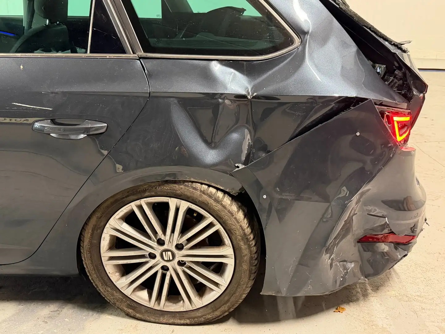 SEAT Leon 1.5 TSI * AUTOMATIQUE * ❌ ACCIDENT ❌ Bleu - 2