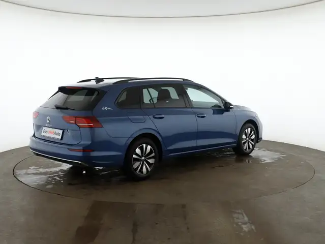 Volkswagen Golf view 4