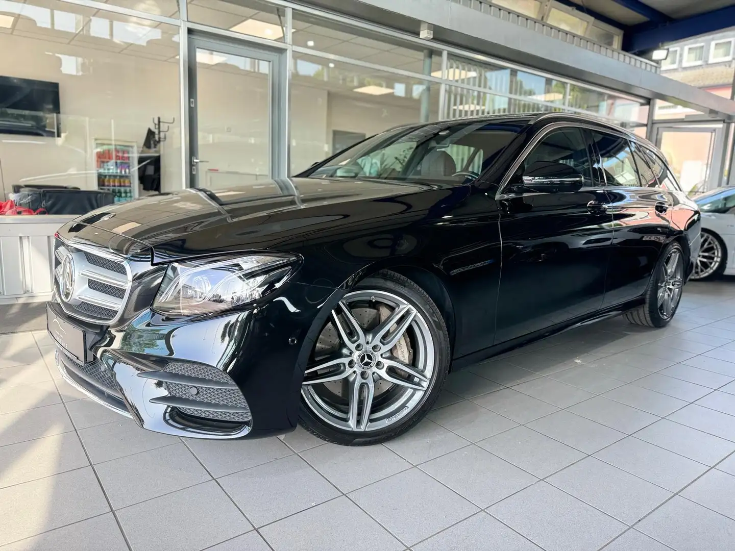 Mercedes-Benz E 400 E400 T 4Matic 9G-Tronic AMG-Line LED 360°K AHK crna - 2