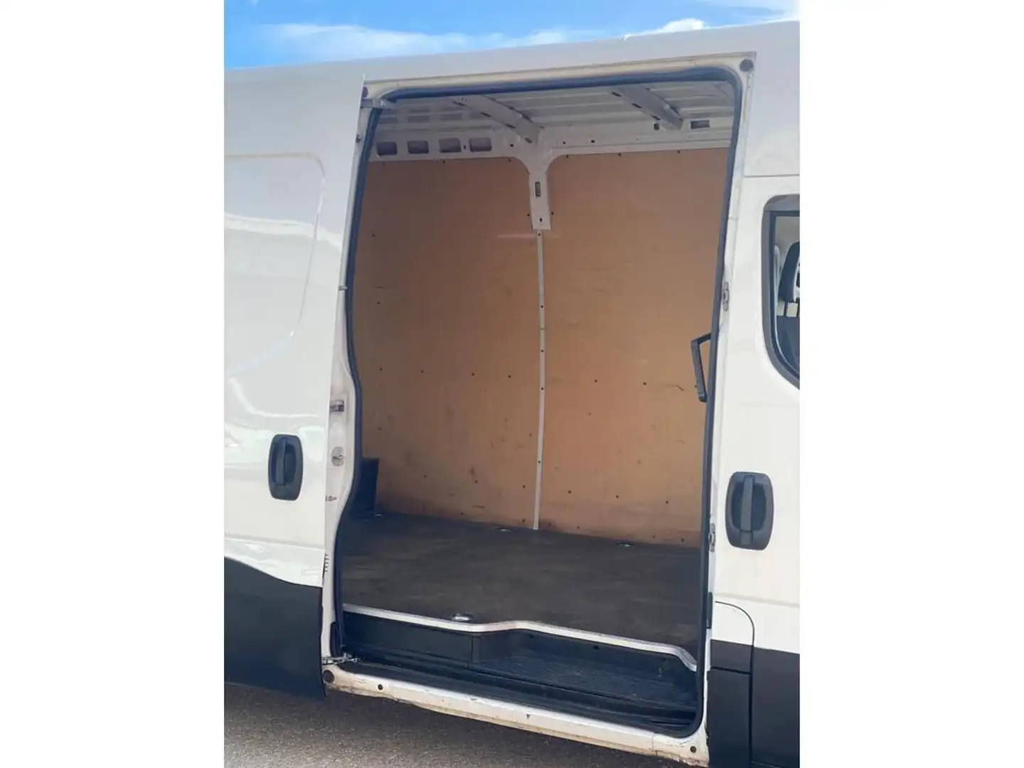 Iveco Daily 2.3 TD 35S 16 A8 V 4100/H2 - Weiß - 2