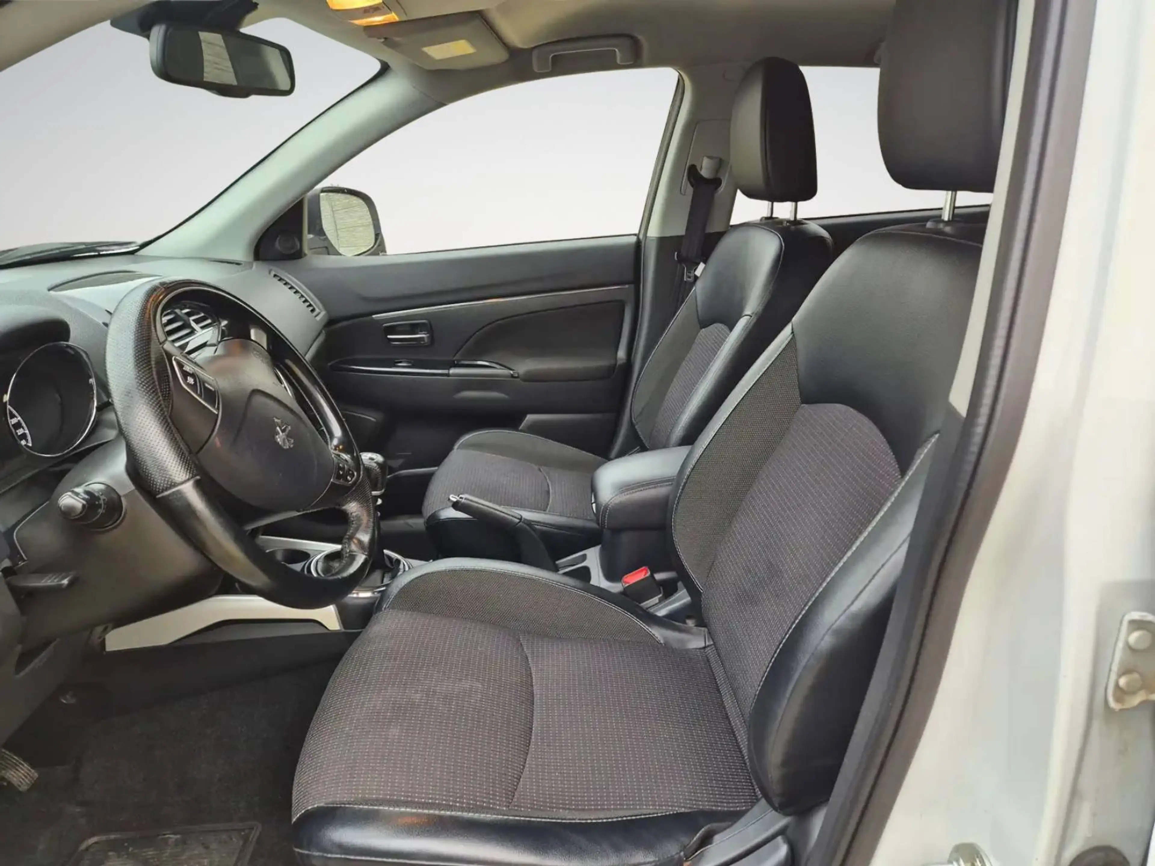Peugeot 4008 1.6 HDi Allure// 4X4//GARANTIE 12 MOIS// — photo 10