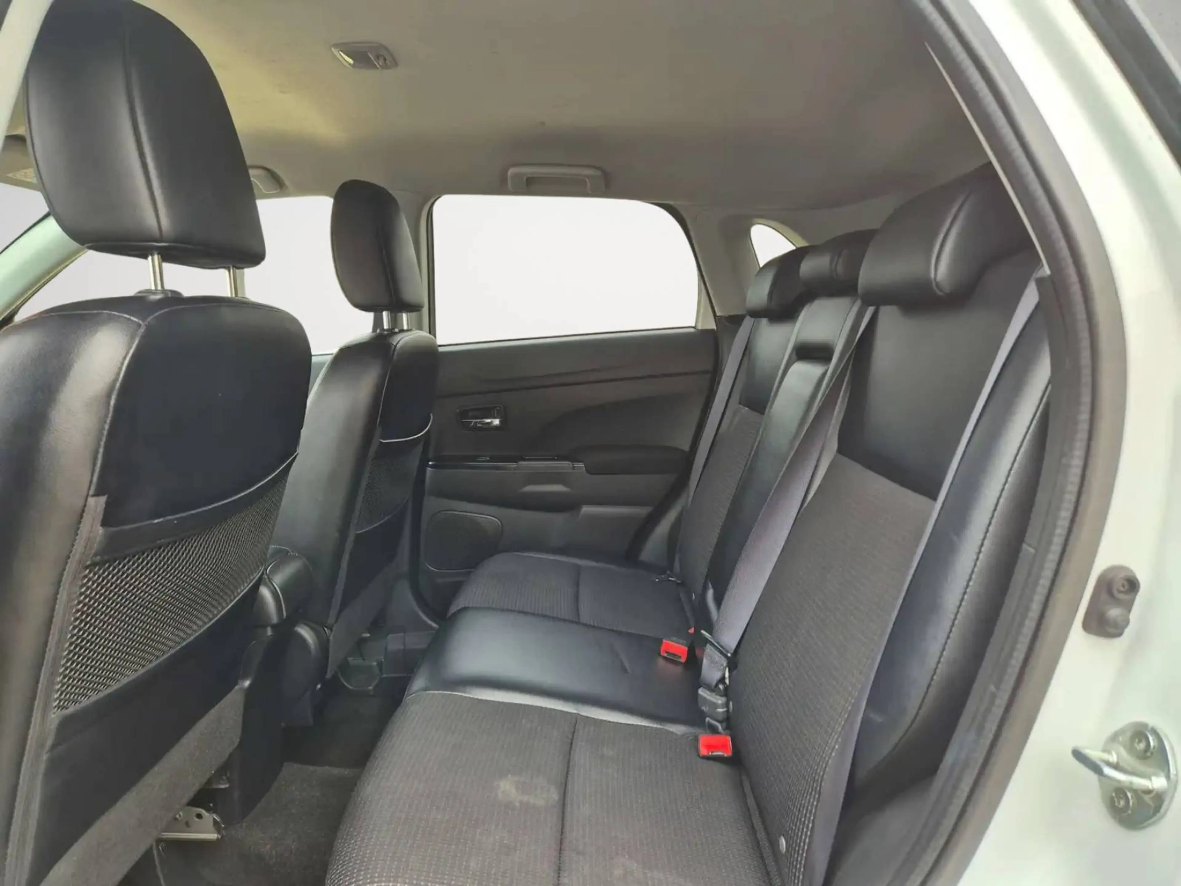 Peugeot 4008 1.6 HDi Allure// 4X4//GARANTIE 12 MOIS// — photo 9