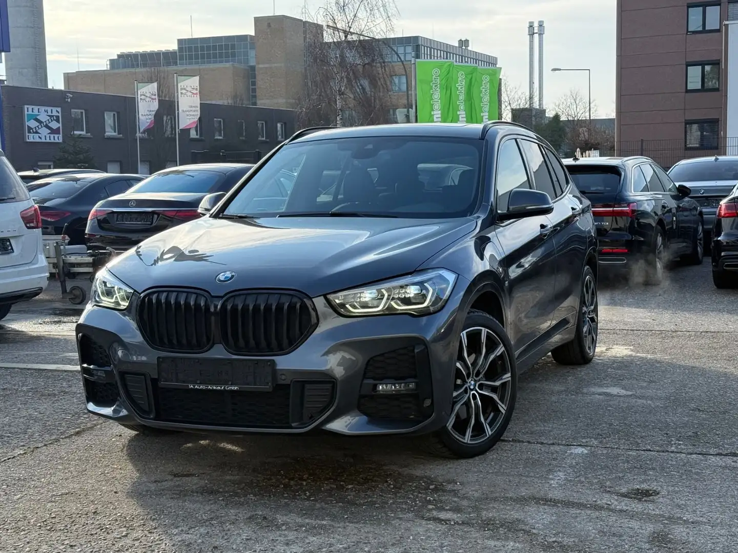 BMW X1 xDrive 25 e M Sport/Pano/Leder/Kamera/1Hand Grau - 1