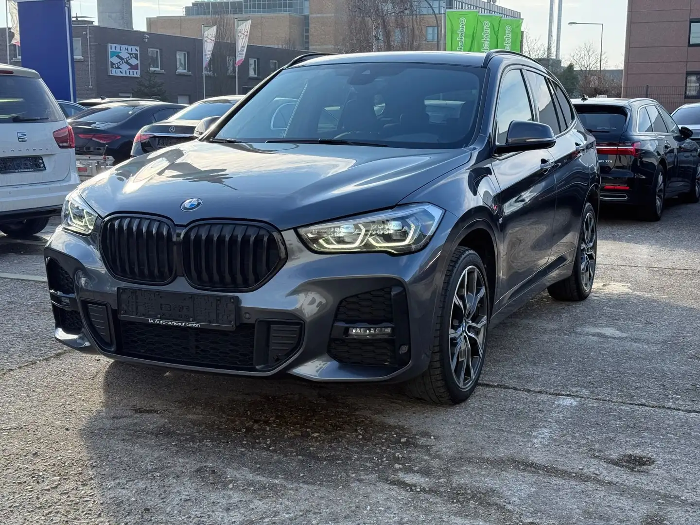 BMW X1 xDrive 25 e M Sport/Pano/Leder/Kamera/1Hand Grau - 2