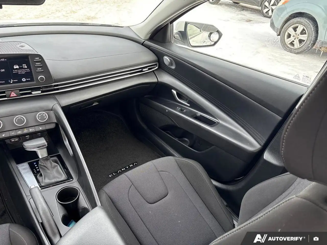 Hyundai ELANTRA снимка Hyundai ELANTRA