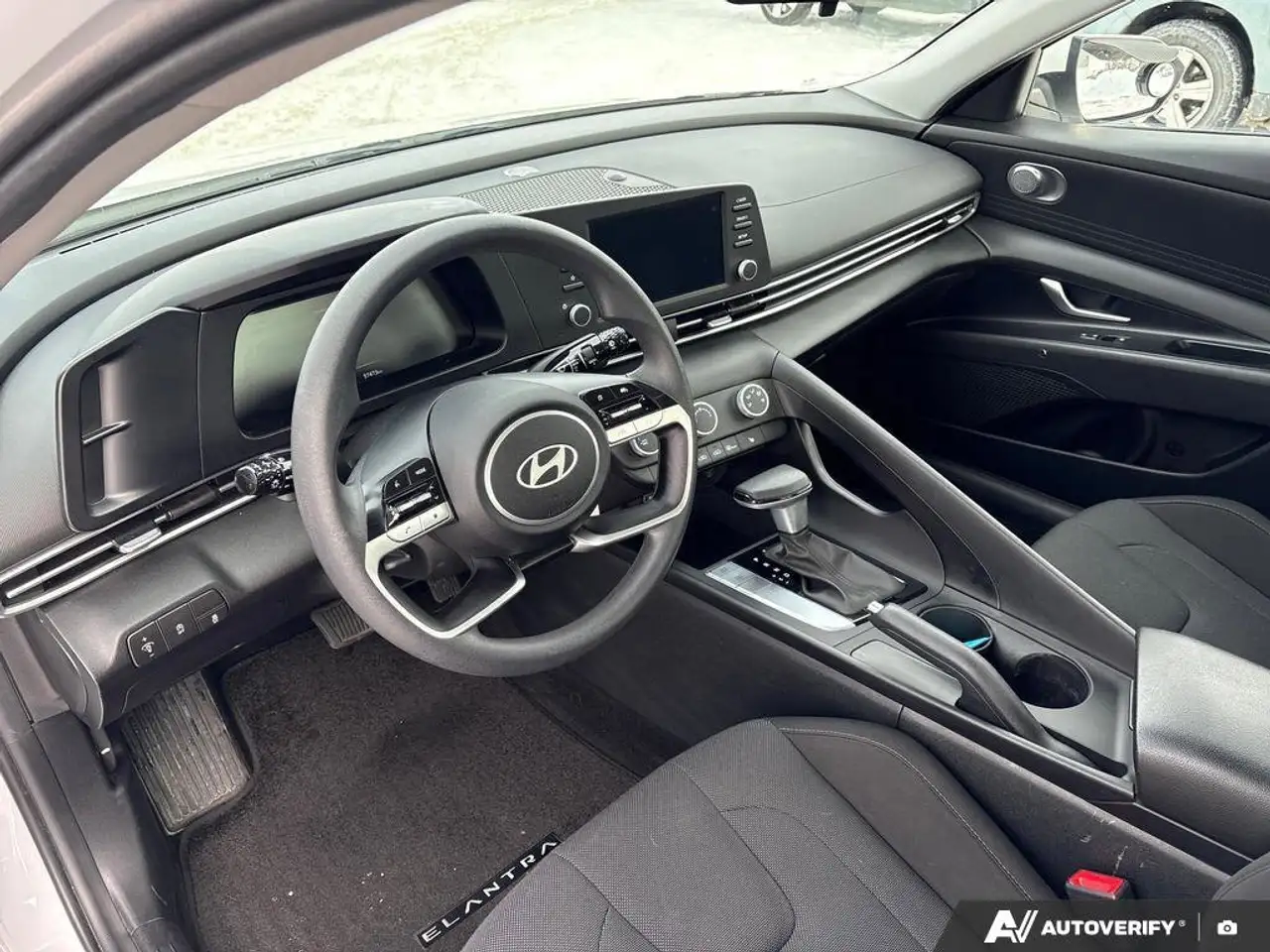 Hyundai ELANTRA снимка Hyundai ELANTRA