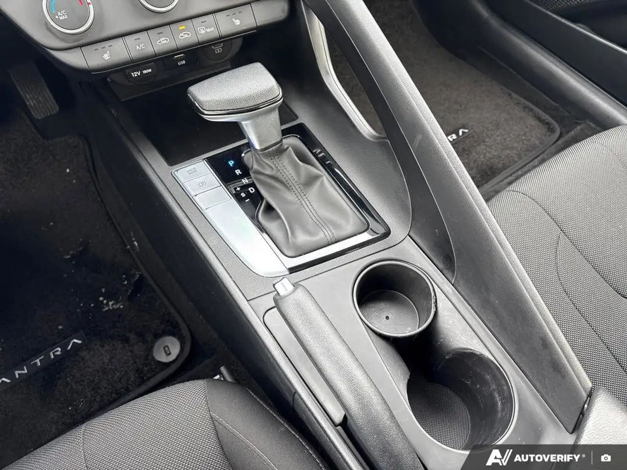 Hyundai ELANTRA снимка Hyundai ELANTRA