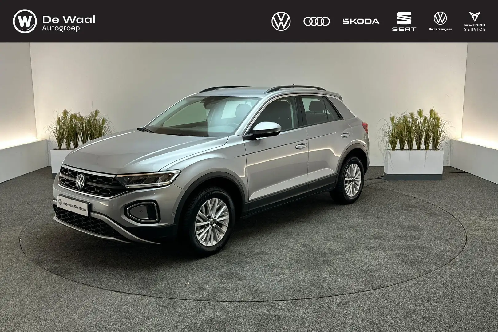 Volkswagen T-Roc 1.0 TSI 110pk Life | Adaptive Cruise Control, Park Zilver - 1