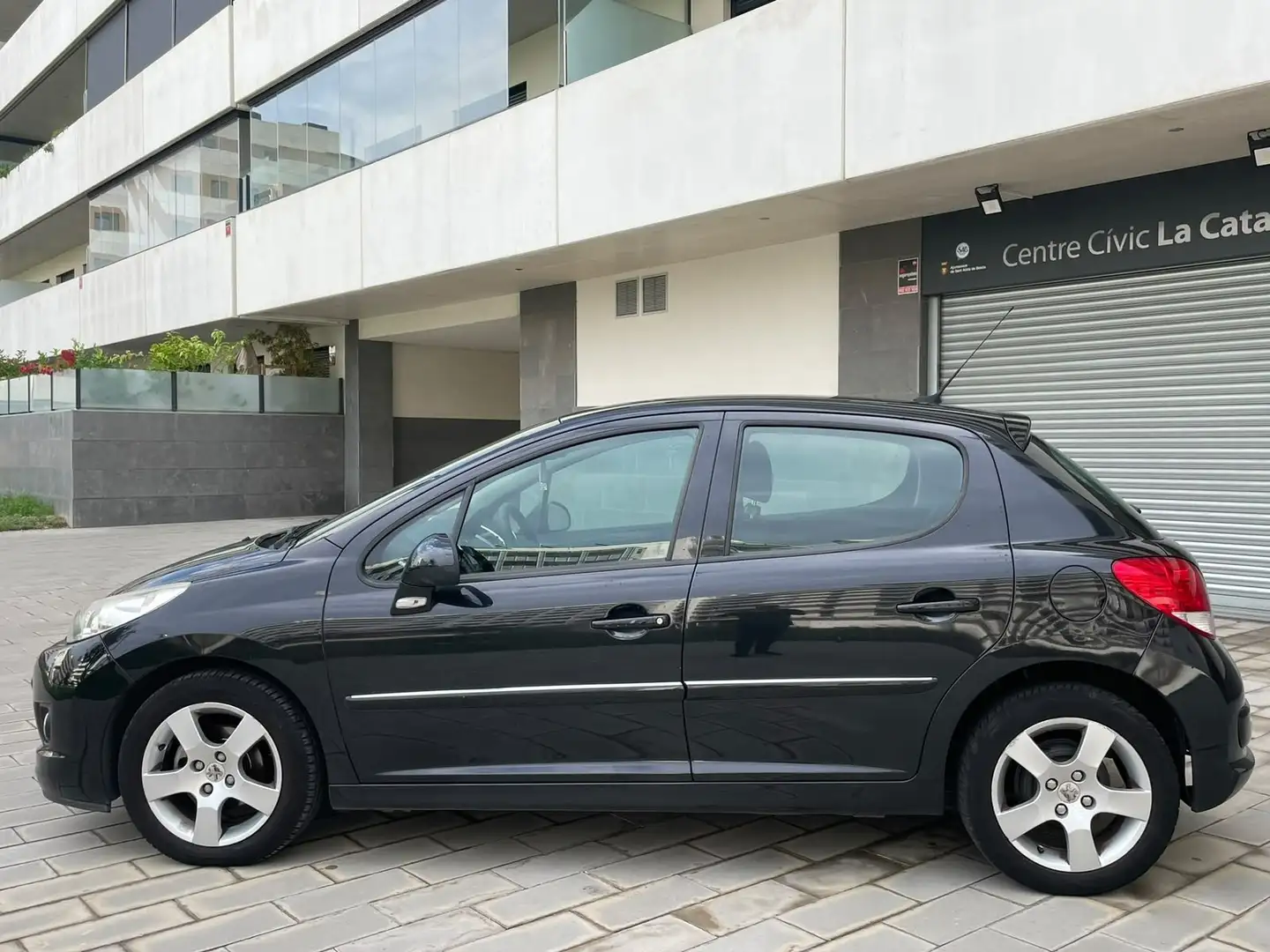 Peugeot 207 1.6HDI Confort Negro - 2