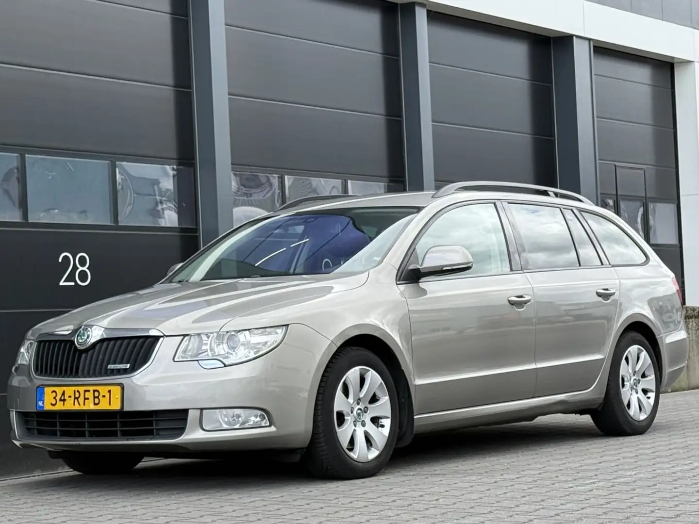 Skoda Superb 1.6 TDI Greenline Leer Clima Beige - 1
