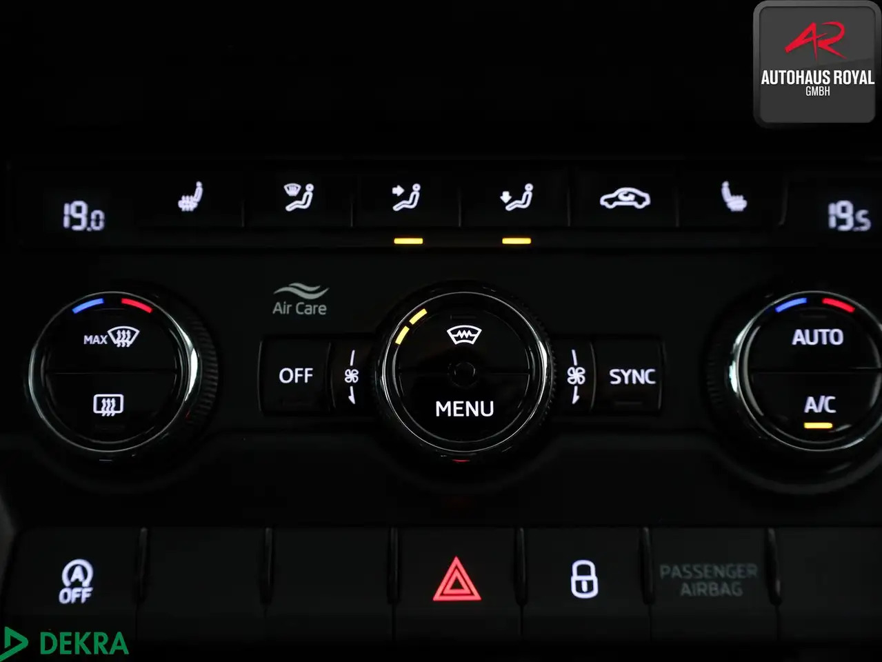 Skoda Karoq 2.0 TDI AMBITION PANORAMA,KEYLESS,1.HAND, миниатюра 23