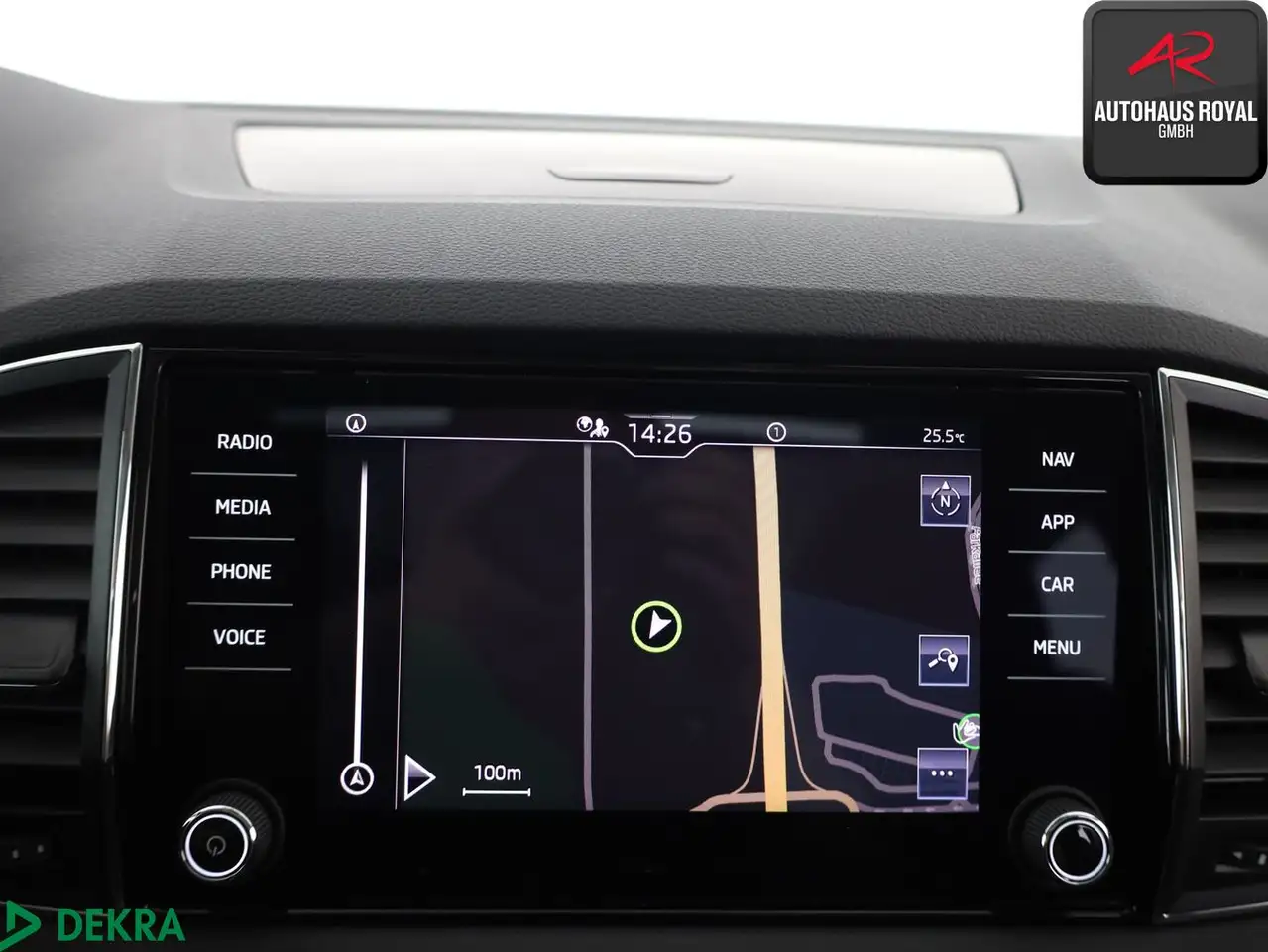 Skoda Karoq 2.0 TDI AMBITION PANORAMA,KEYLESS,1.HAND, миниатюра 19
