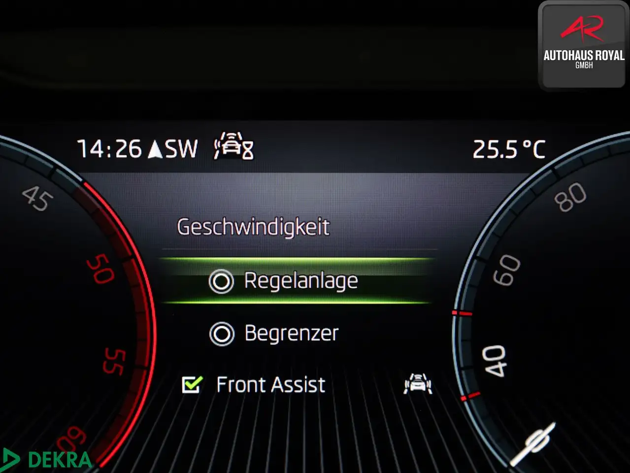 Skoda Karoq 2.0 TDI AMBITION PANORAMA,KEYLESS,1.HAND, миниатюра 18