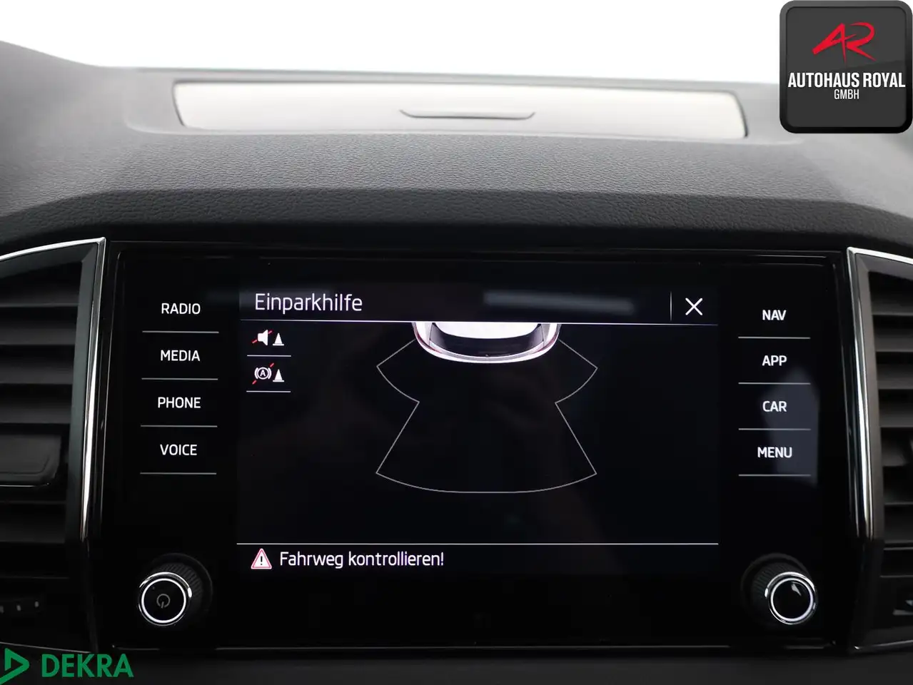 Skoda Karoq 2.0 TDI AMBITION PANORAMA,KEYLESS,1.HAND, миниатюра 20