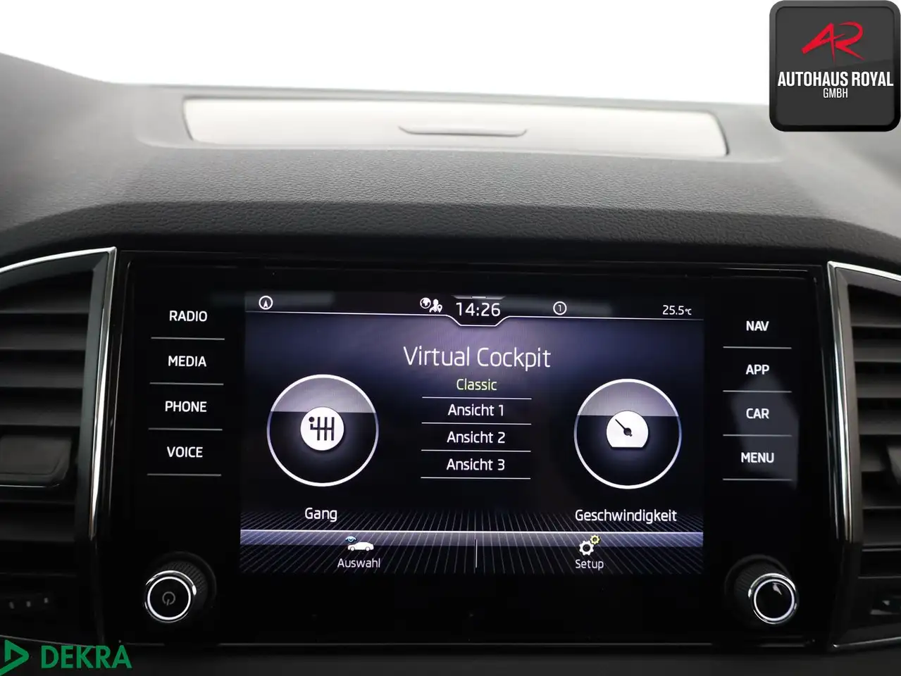 Skoda Karoq 2.0 TDI AMBITION PANORAMA,KEYLESS,1.HAND, миниатюра 21