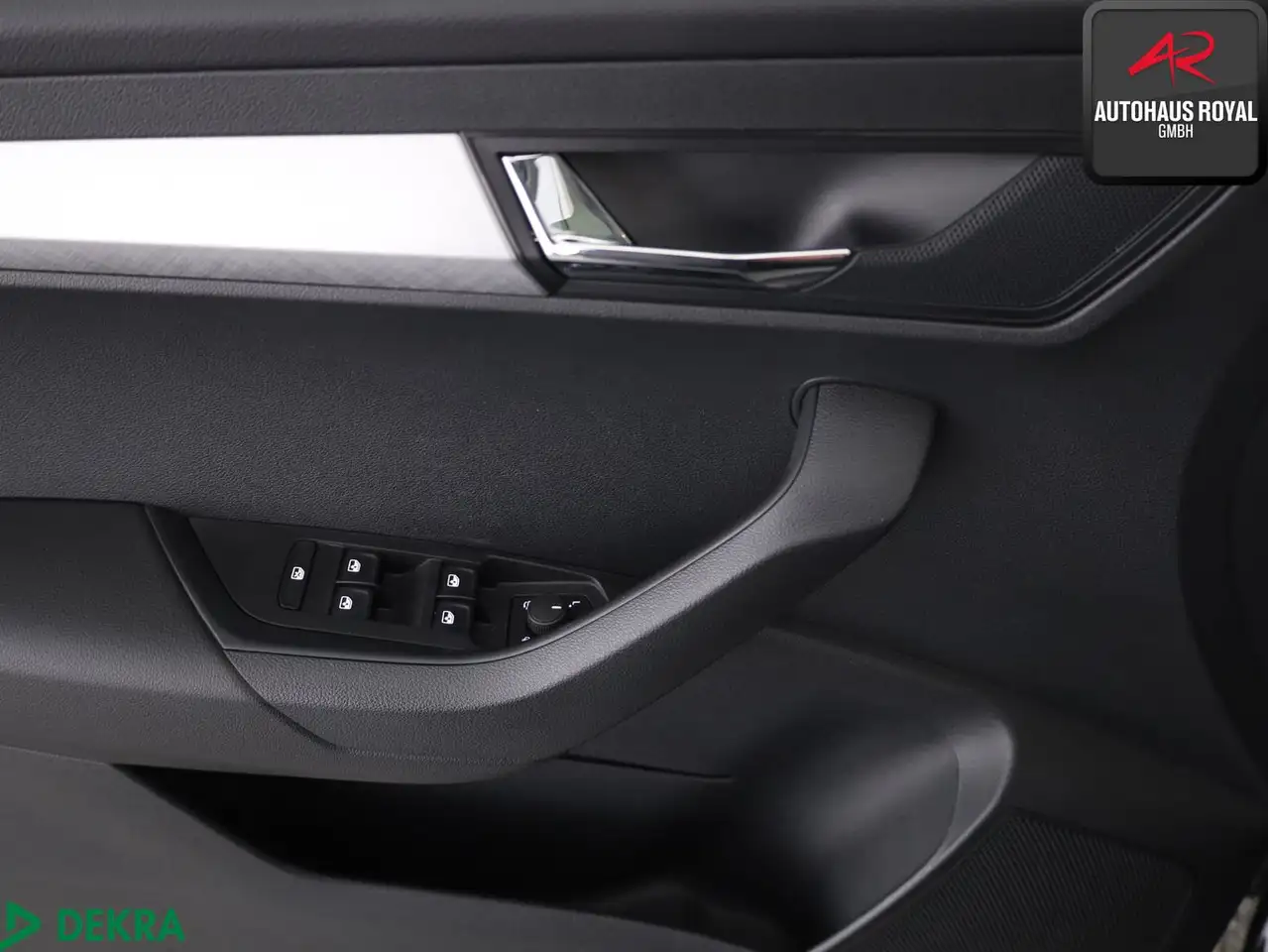 Skoda Karoq 2.0 TDI AMBITION PANORAMA,KEYLESS,1.HAND, миниатюра 14