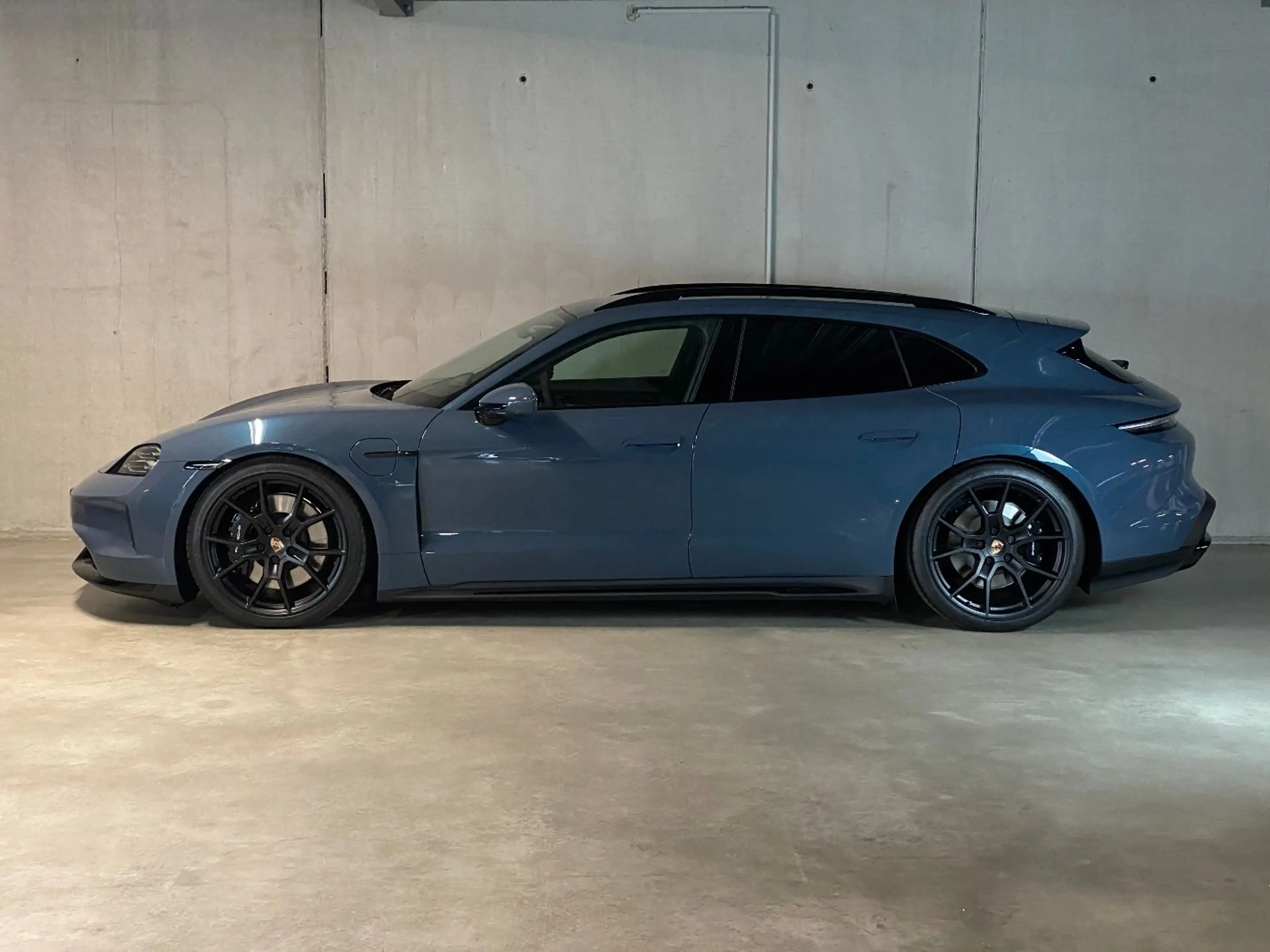 Porsche Taycan GTS Sport Turismo | Hinterachslenkung | — photo 3