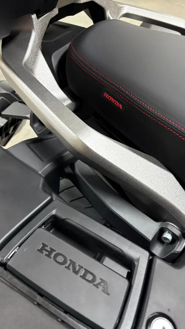 Honda Forza 750 Negro Balistic todos los extras posibles de fabrica Negro - 2