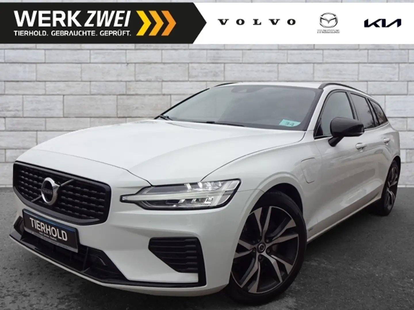 Volvo V60 T6 R Design Expression Plug-In AWD Standhz White - 1