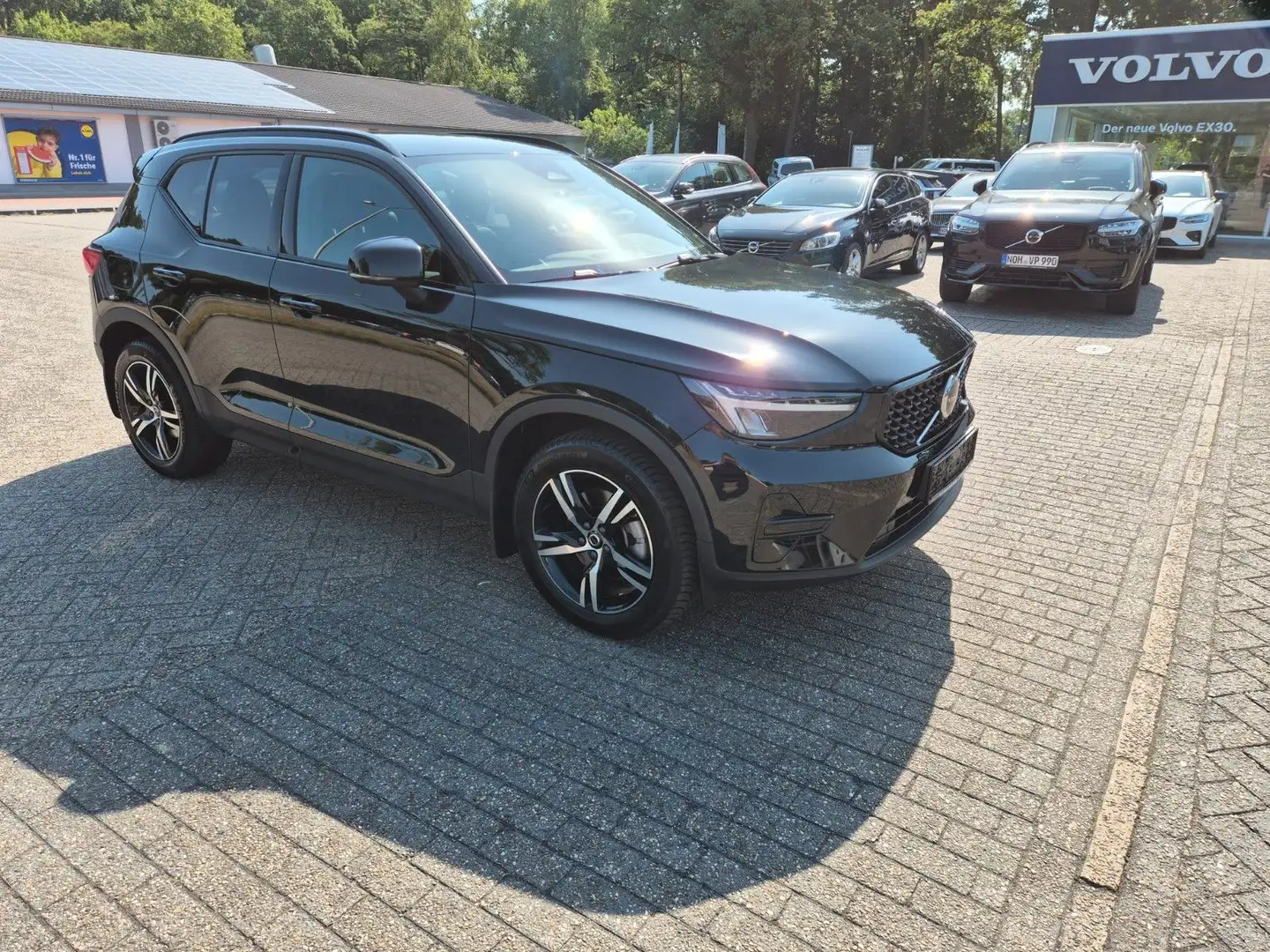Volvo XC40 Plus Dark 2WD B3 Schwarz - 1