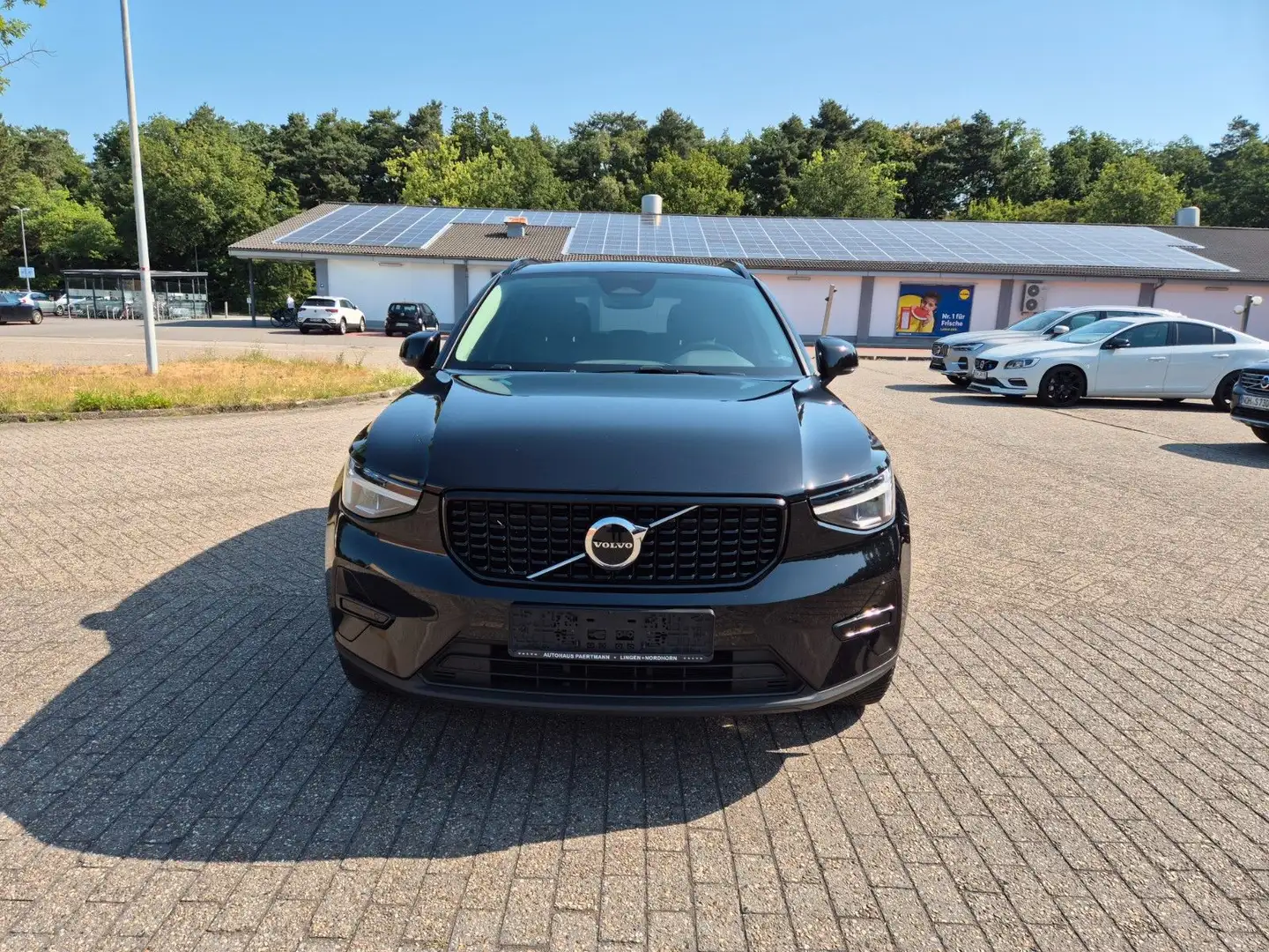 Volvo XC40 Plus Dark 2WD B3 Schwarz - 2