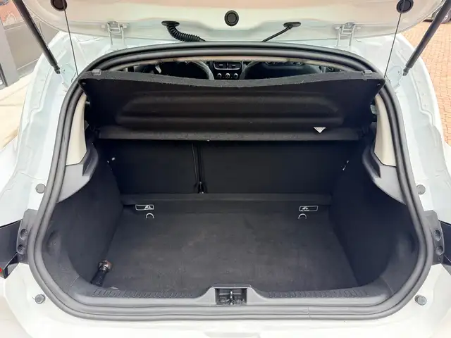 Renault Clio view 15
