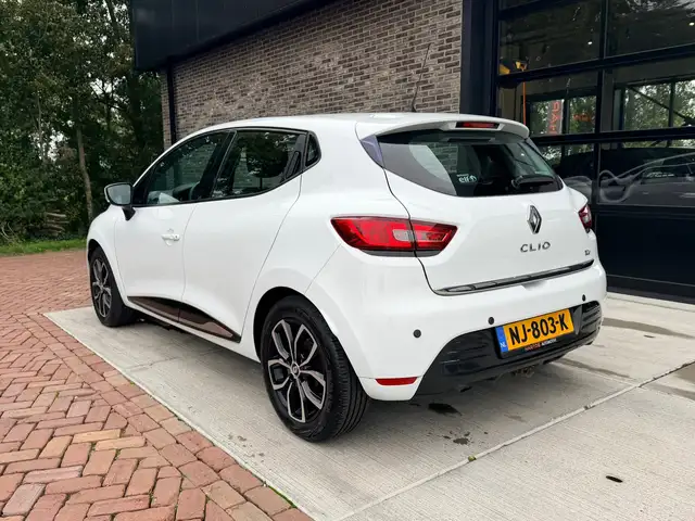 Renault Clio view 8