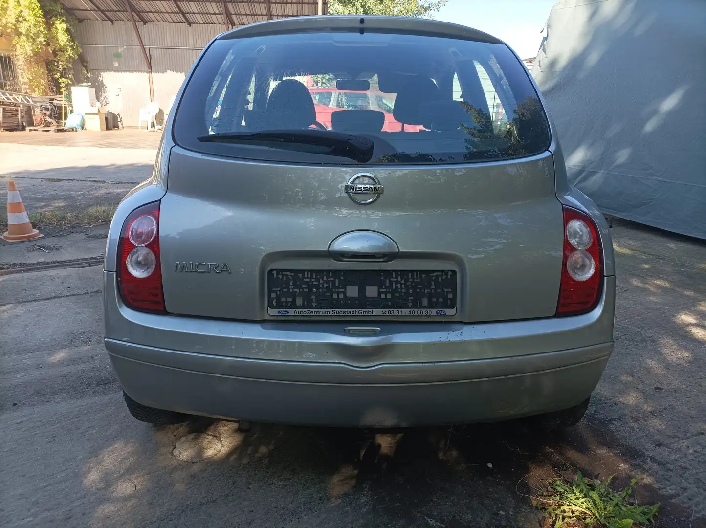 Nissan Micra 1.2 visia TÜV 12/2026 Grau - 2
