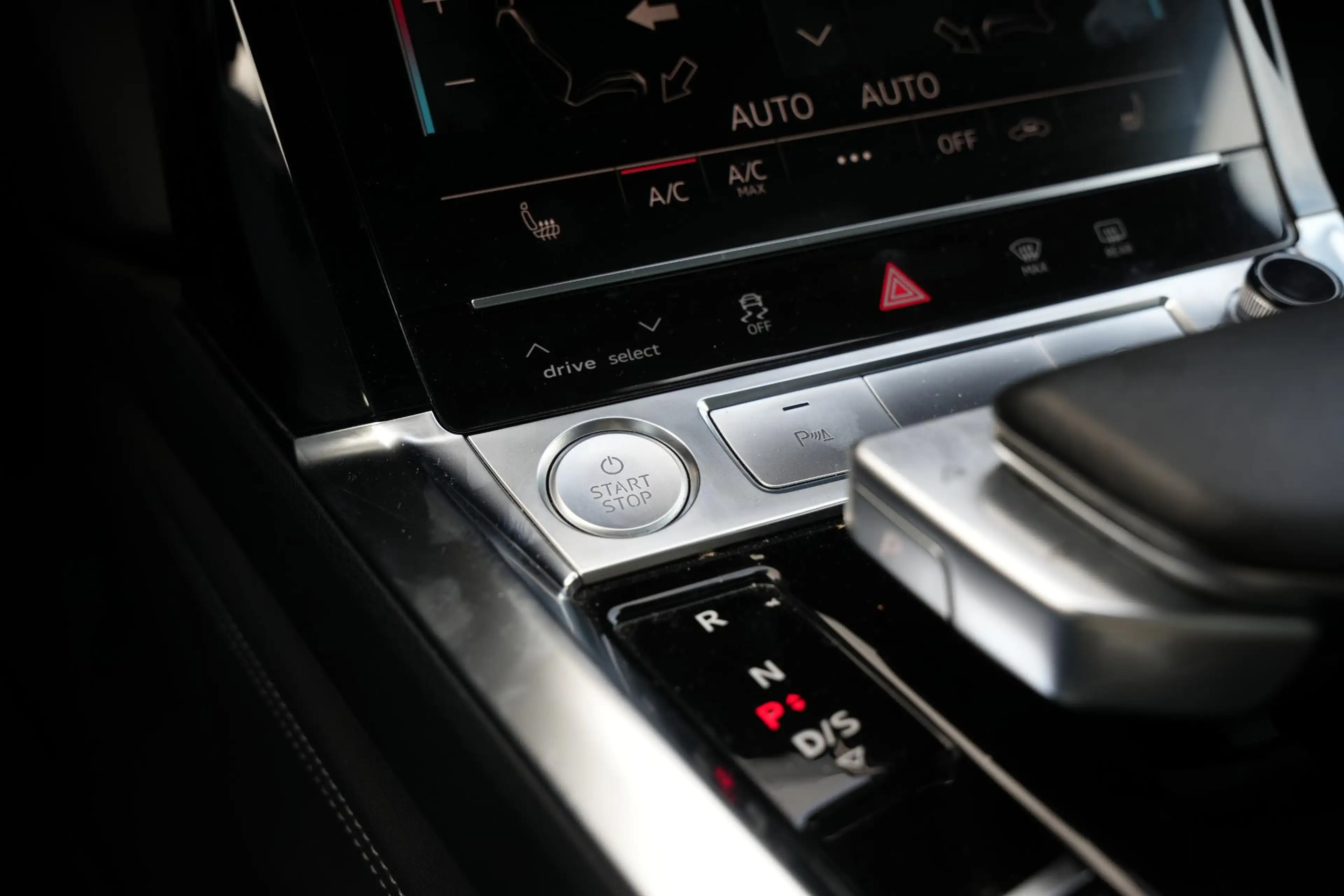 Audi e-tron e-tron 50 quattro Launch edition Black 71 kWh — photo 27