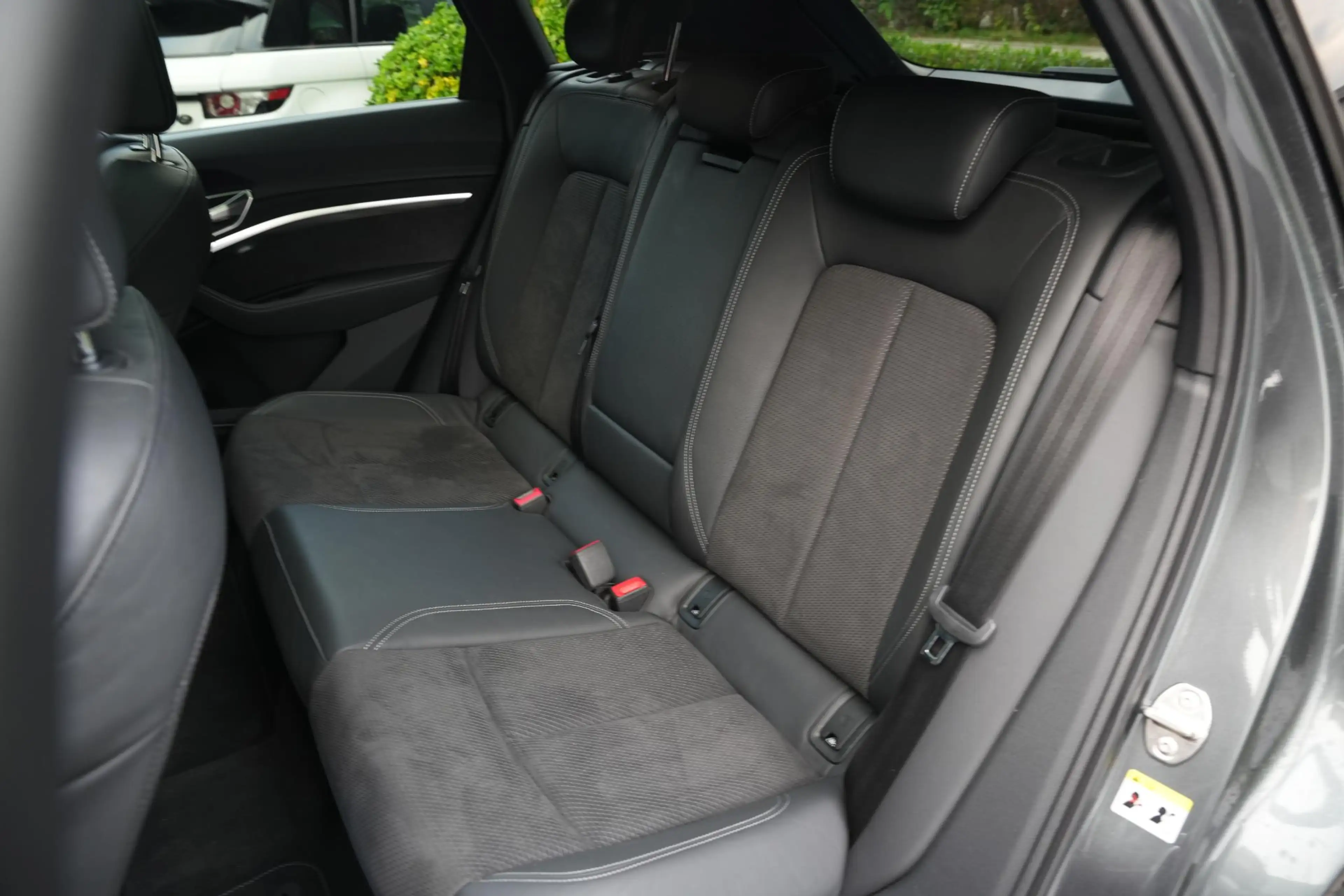 Audi e-tron e-tron 50 quattro Launch edition Black 71 kWh — photo 6