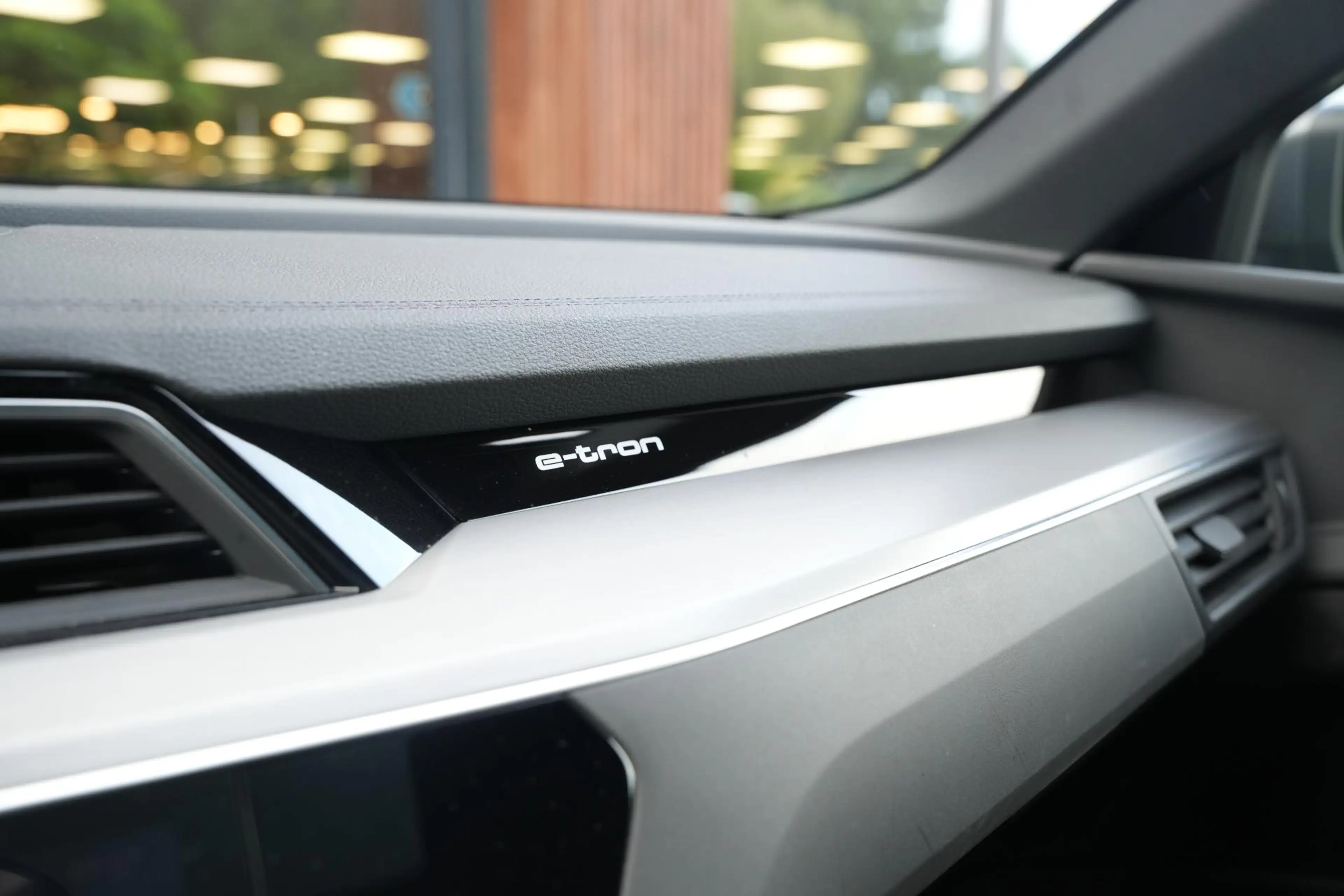 Audi e-tron e-tron 50 quattro Launch edition Black 71 kWh — photo 37