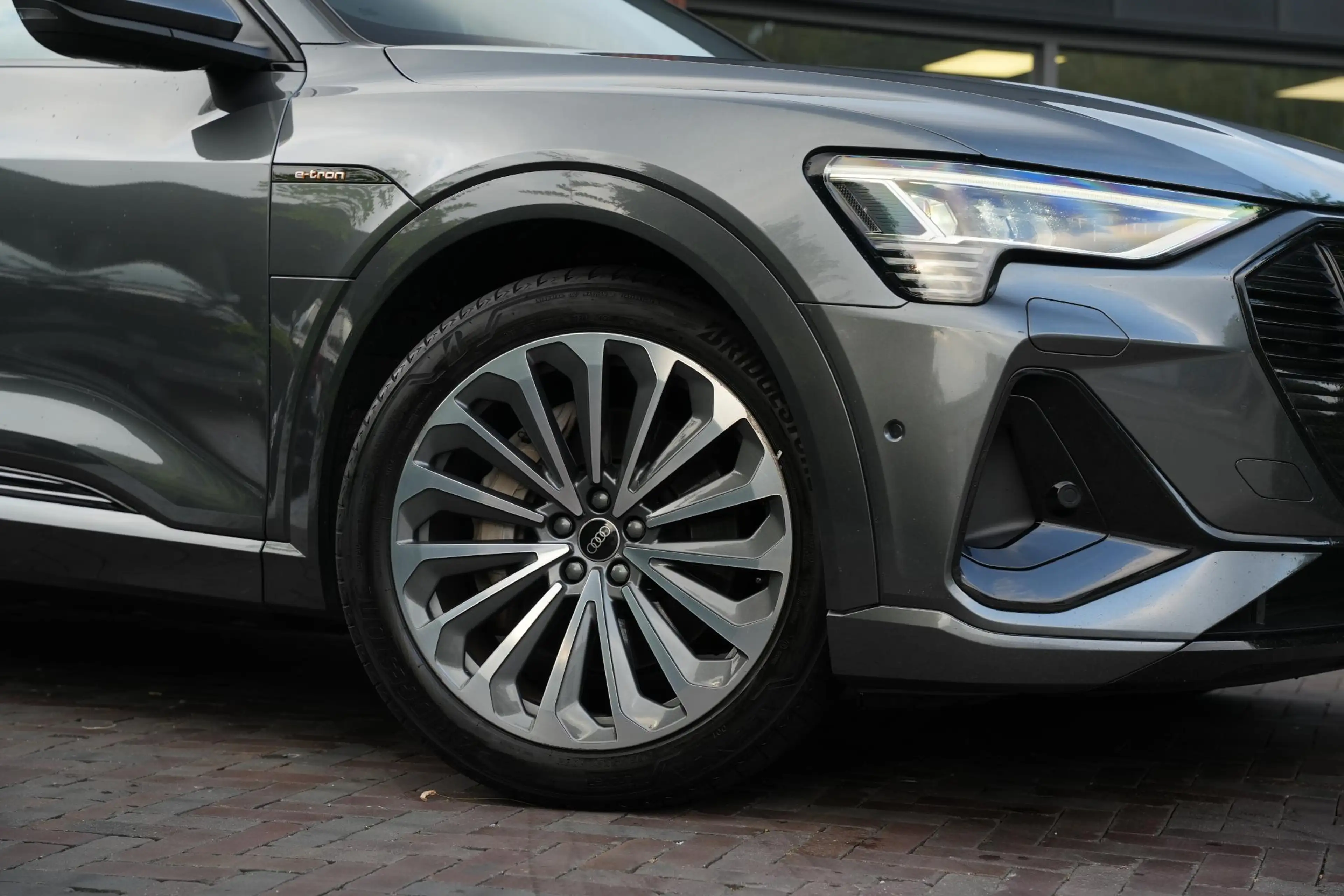 Audi e-tron e-tron 50 quattro Launch edition Black 71 kWh — photo 15