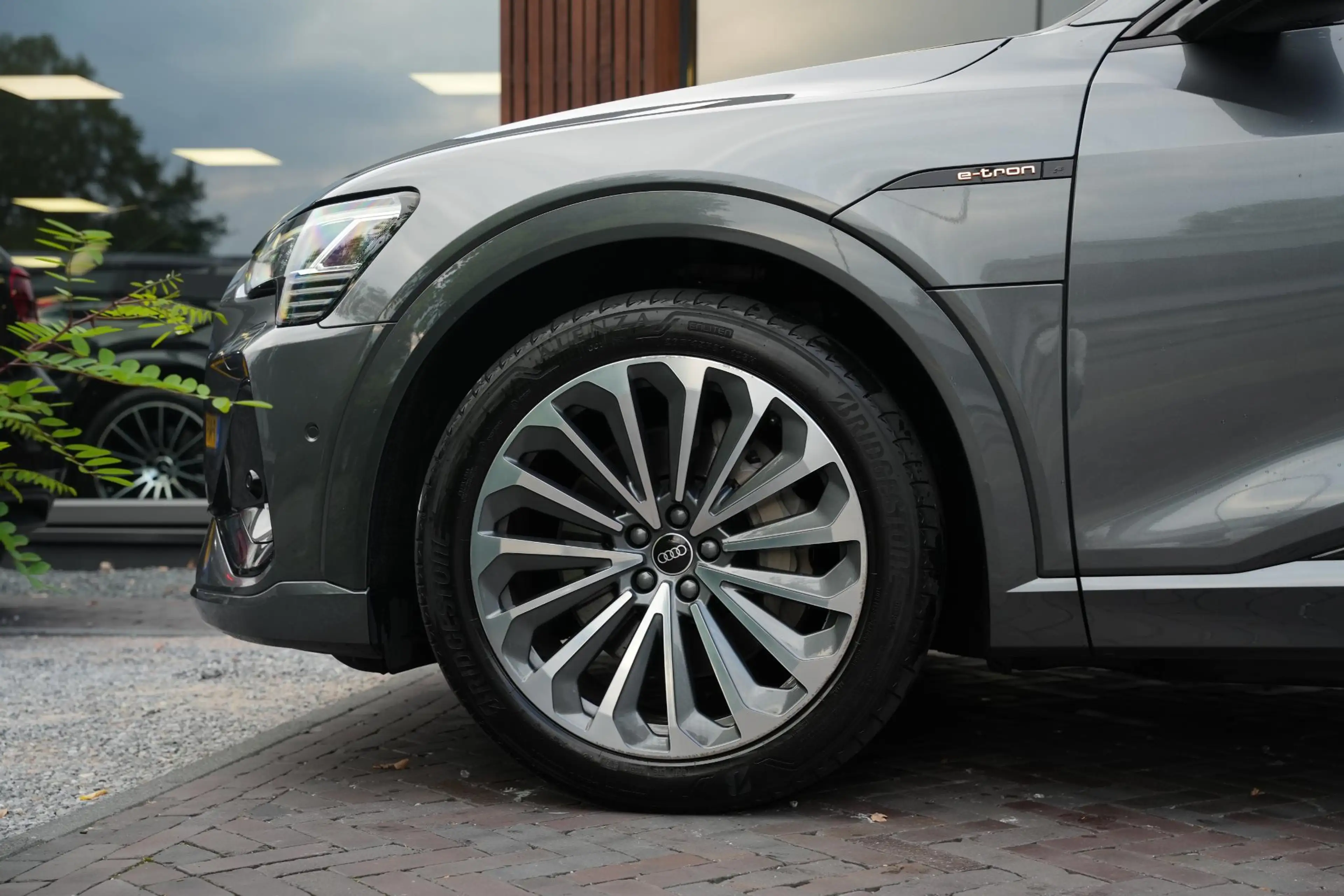 Audi e-tron e-tron 50 quattro Launch edition Black 71 kWh — photo 10