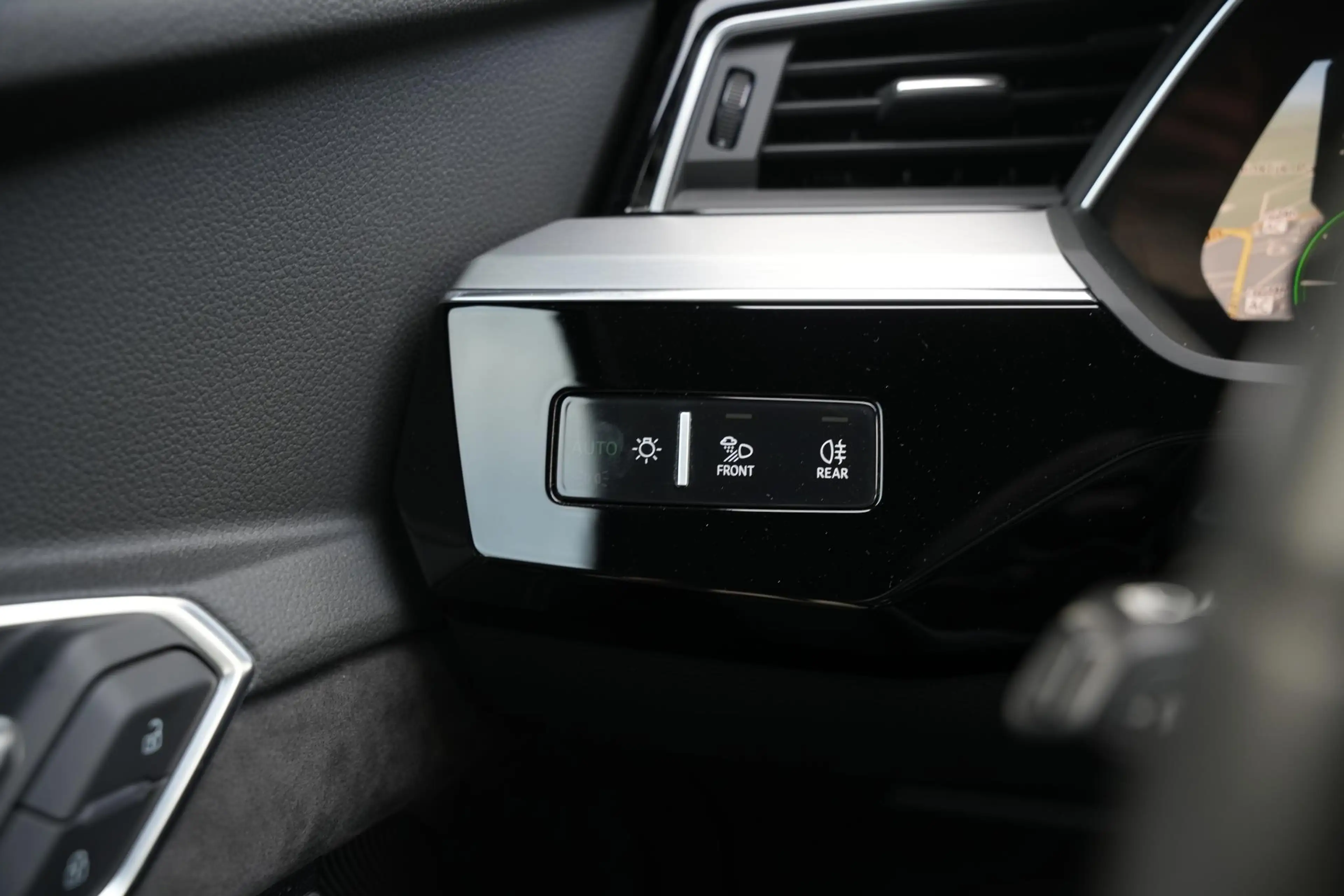 Audi e-tron e-tron 50 quattro Launch edition Black 71 kWh — photo 33