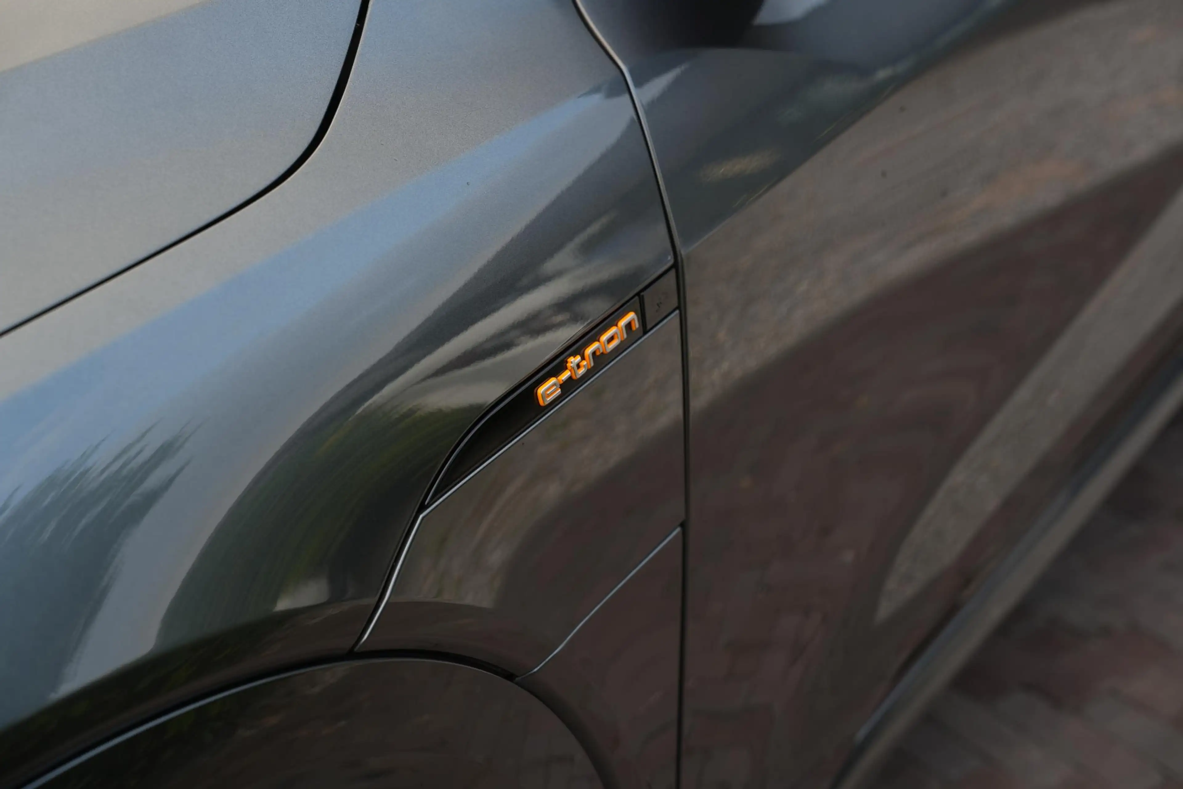 Audi e-tron e-tron 50 quattro Launch edition Black 71 kWh — photo 18