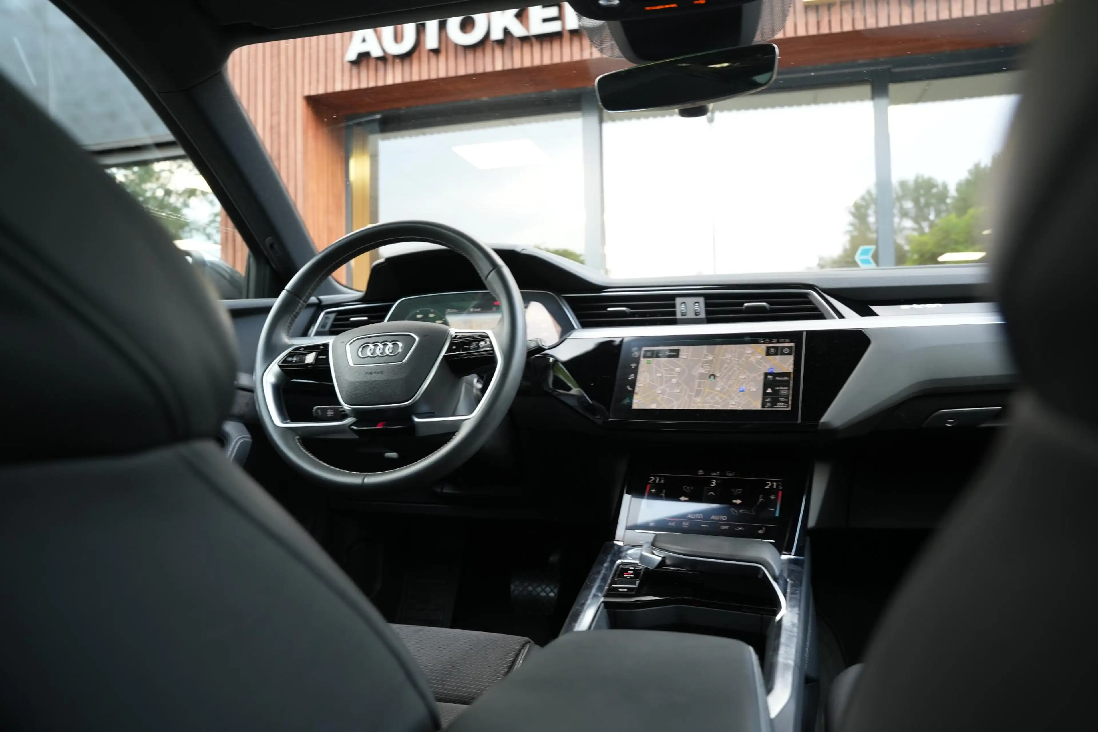 Audi e-tron e-tron 50 quattro Launch edition Black 71 kWh — photo 22