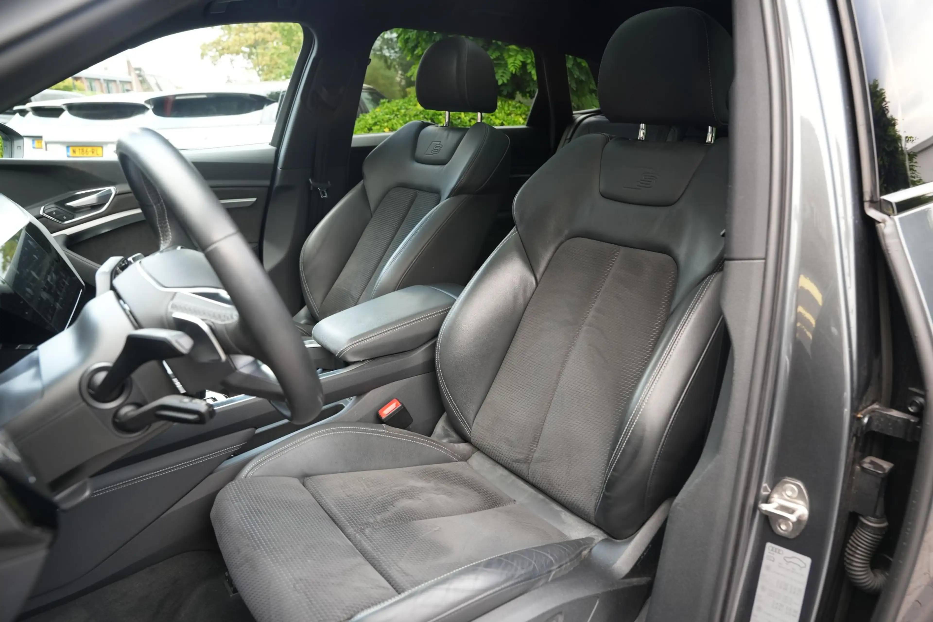 Audi e-tron e-tron 50 quattro Launch edition Black 71 kWh — photo 4