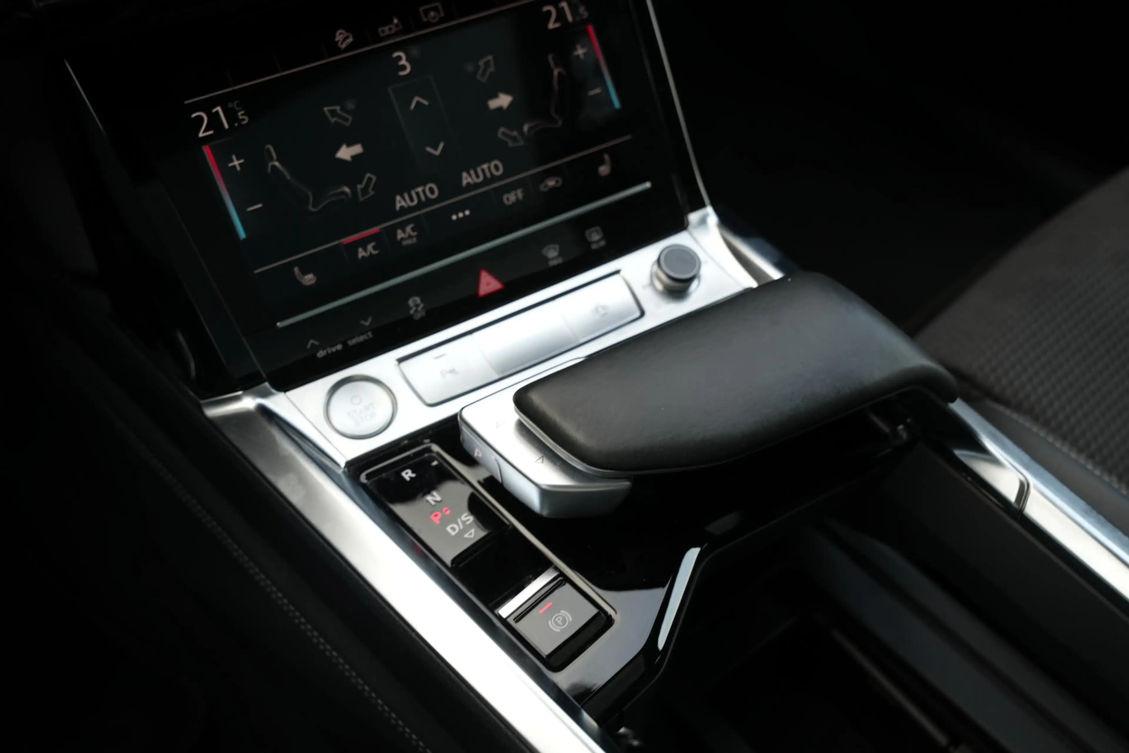 Audi e-tron e-tron 50 quattro Launch edition Black 71 kWh — photo 26