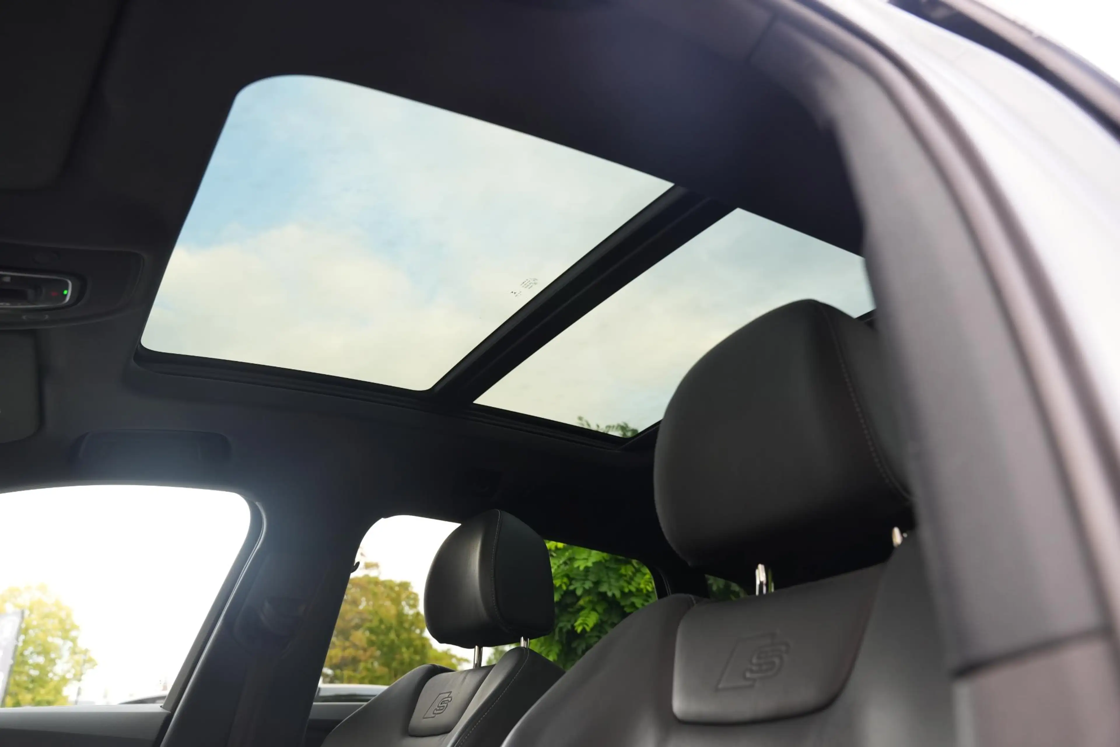 Audi e-tron e-tron 50 quattro Launch edition Black 71 kWh — photo 38