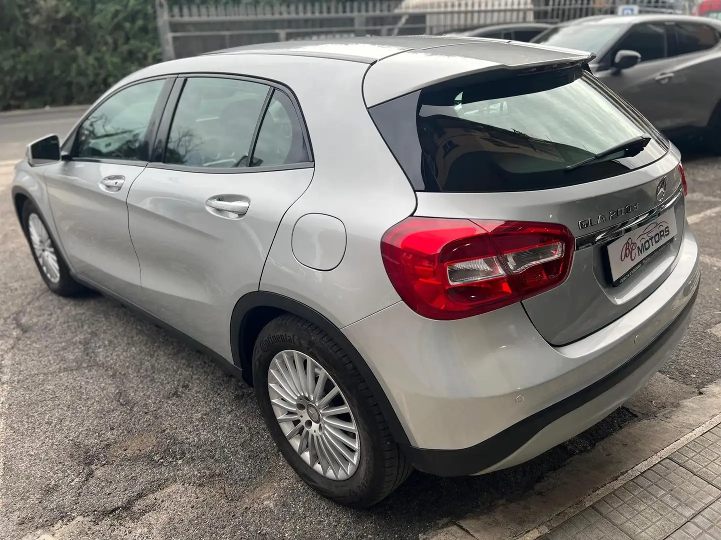 Mercedes-Benz GLA 200 urban Gris - 2