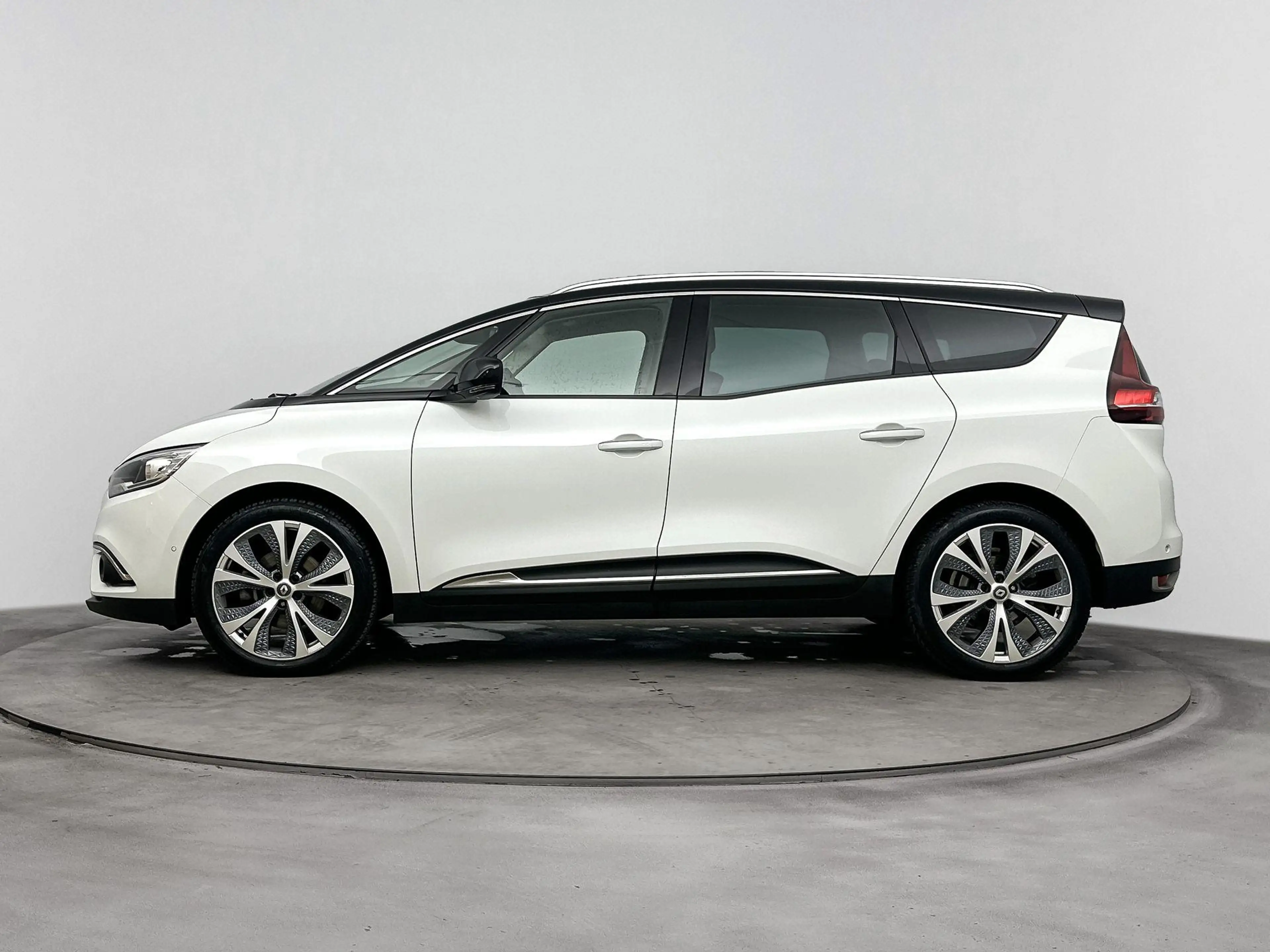 Renault Grand Scenic 140 pk TCe Intens | Trekhaak | Camera | Parkeersen — photo 2
