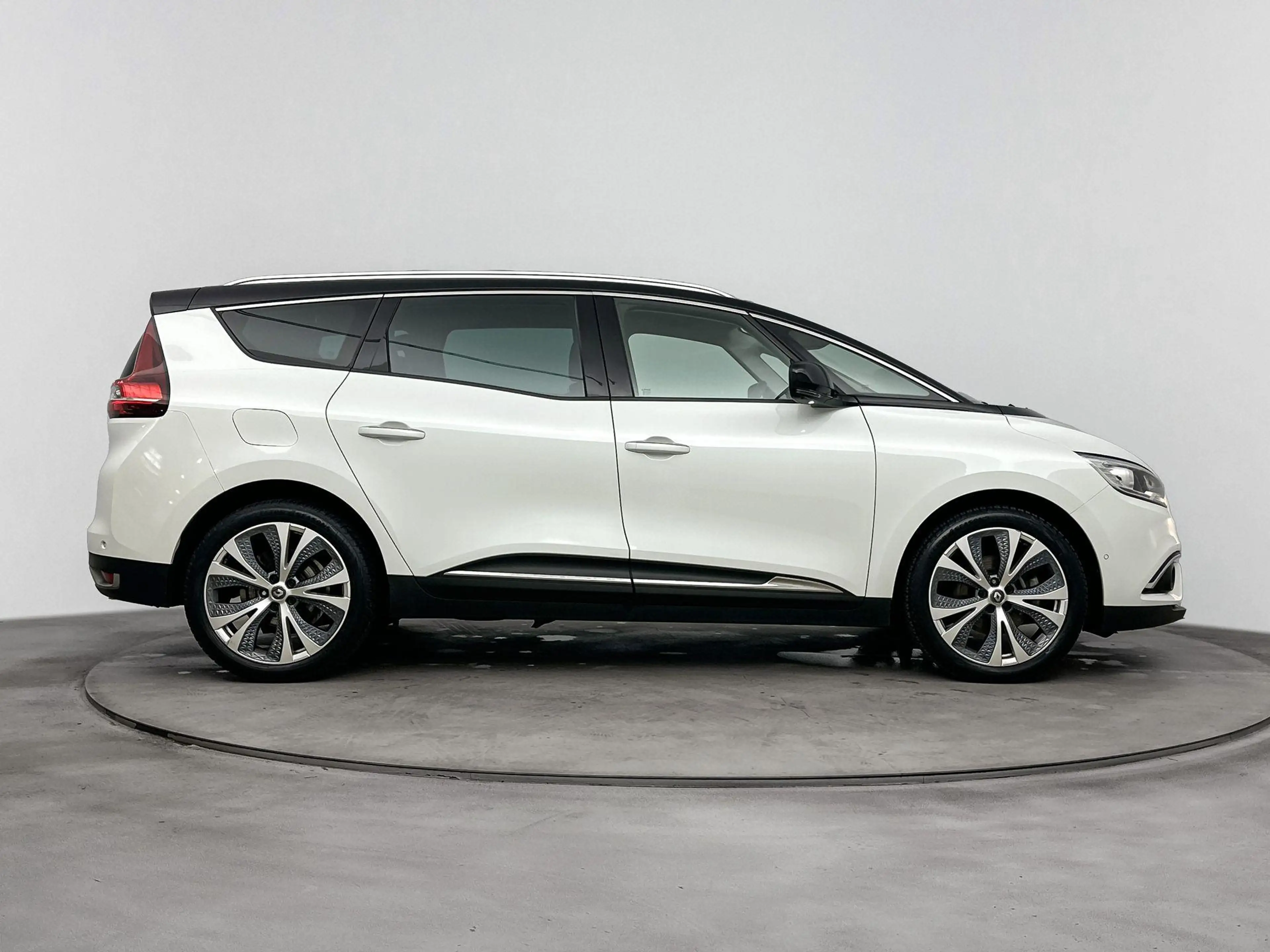 Renault Grand Scenic 140 pk TCe Intens | Trekhaak | Camera | Parkeersen — photo 11