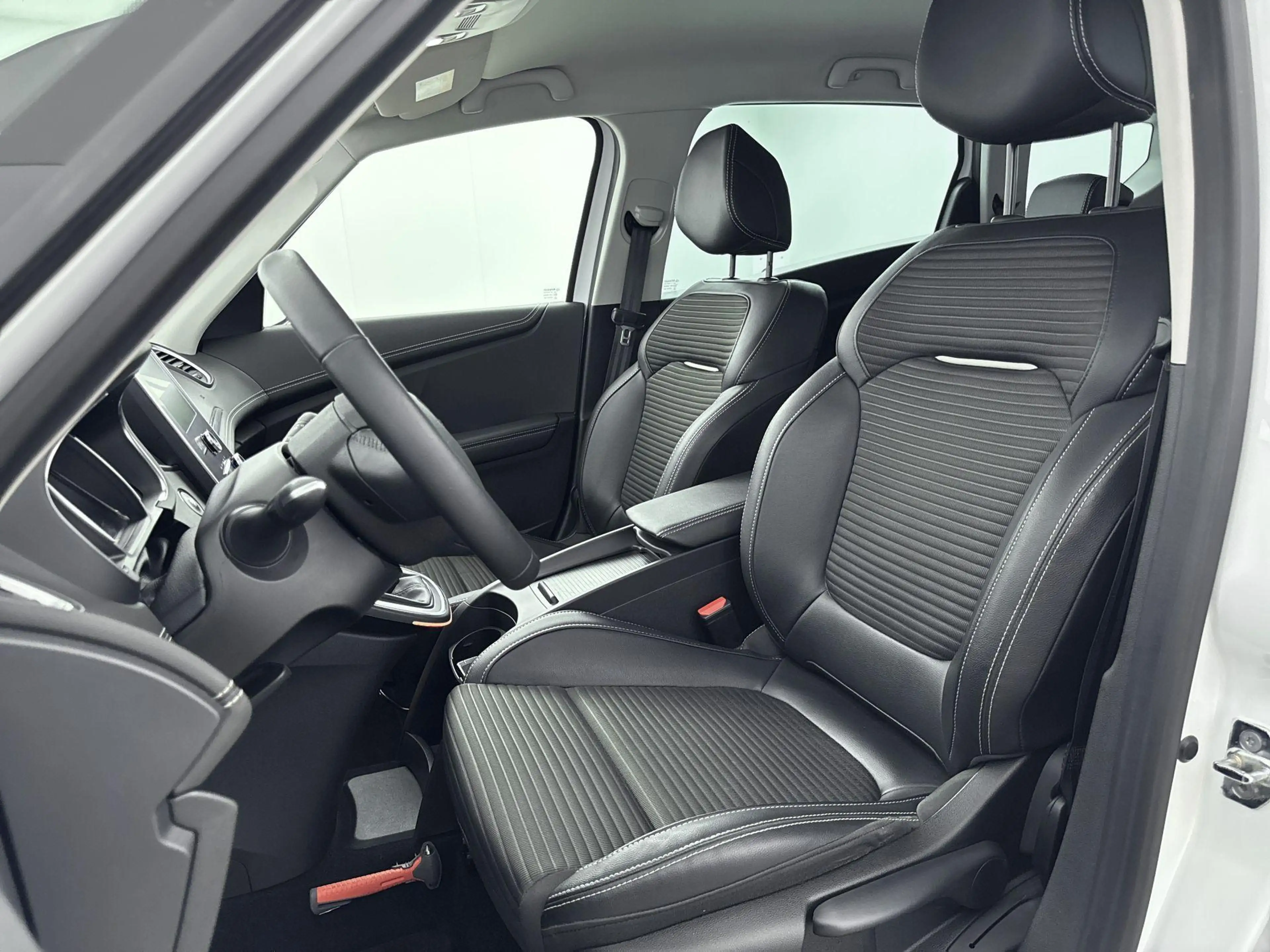 Renault Grand Scenic 140 pk TCe Intens | Trekhaak | Camera | Parkeersen — photo 6