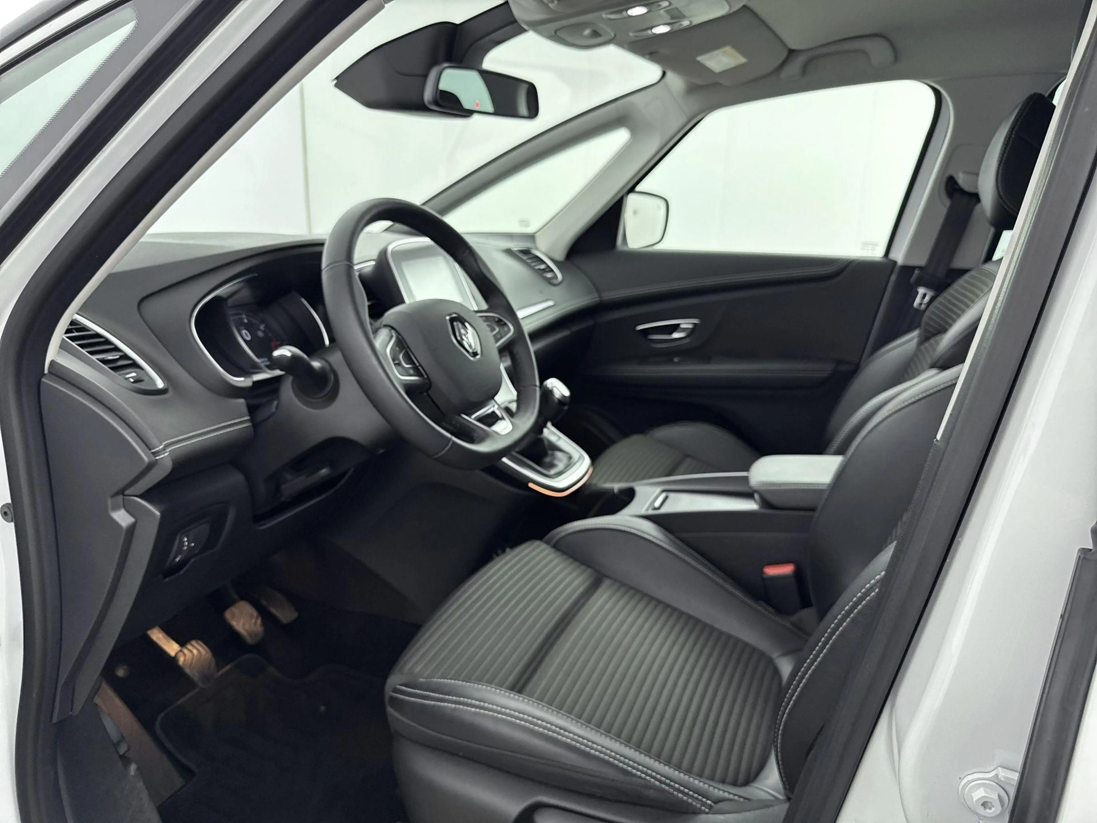 Renault Grand Scenic 140 pk TCe Intens | Trekhaak | Camera | Parkeersen — photo 5