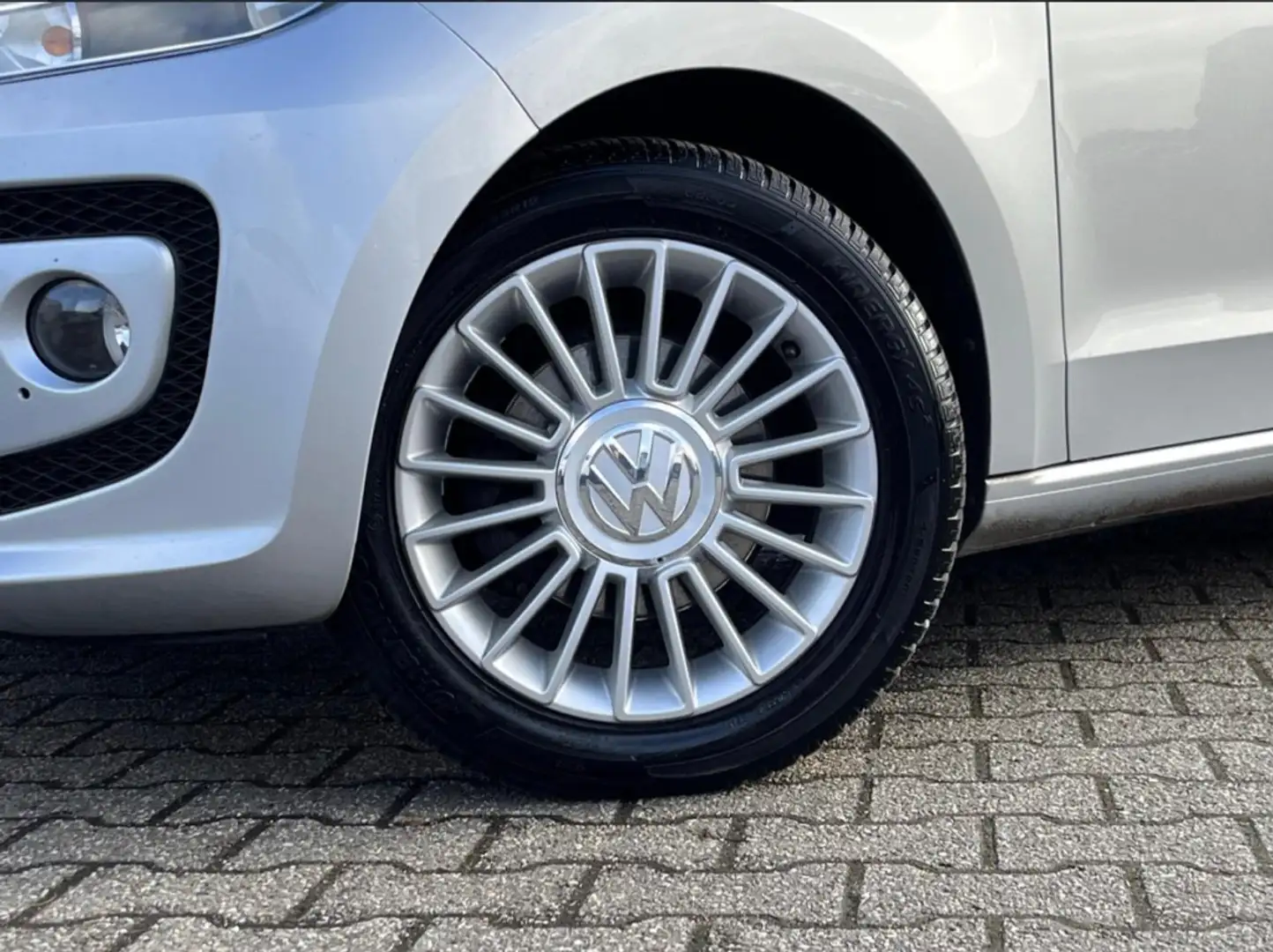 Volkswagen up! 1.0 high up! BlueM. Zilver - 2