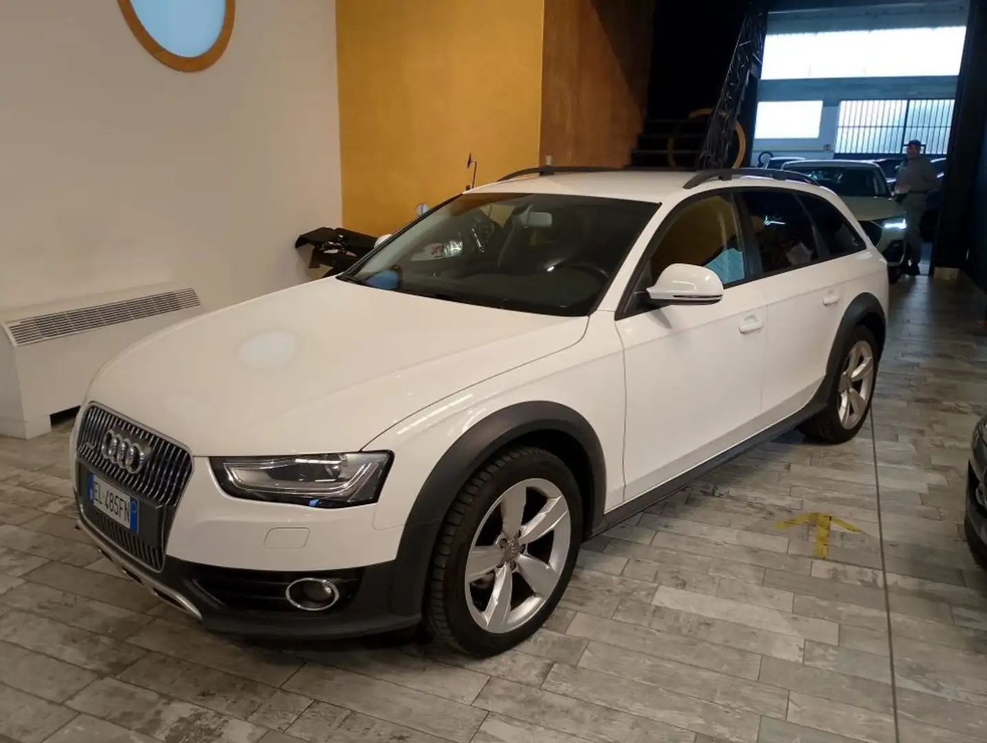 Audi A4 allroad 2.0 TDI 177 CV S tronic Business Plus Bianco - 1