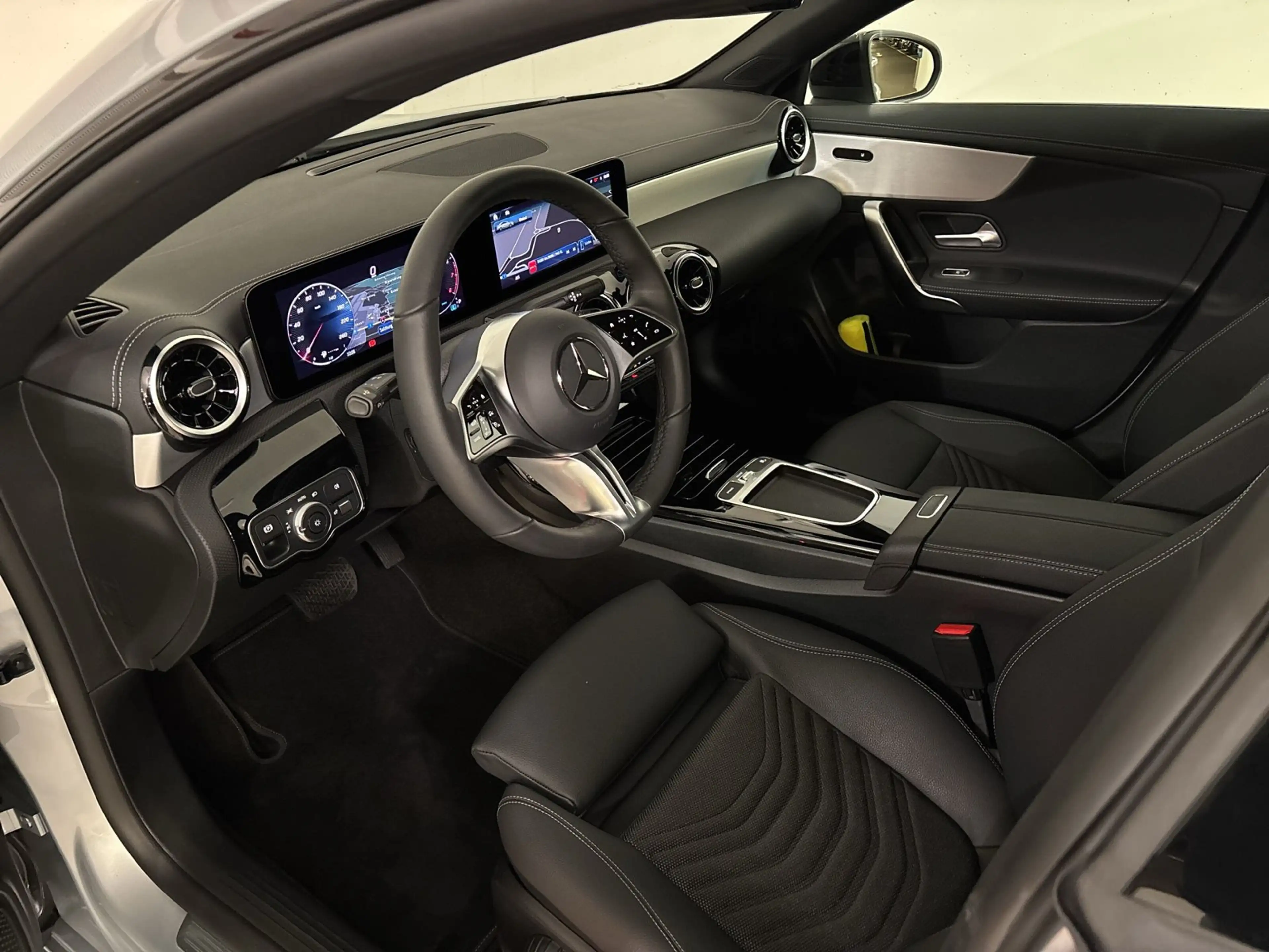 Mercedes-Benz CLA 180 Coupé Cam Navi SHZ — photo 12