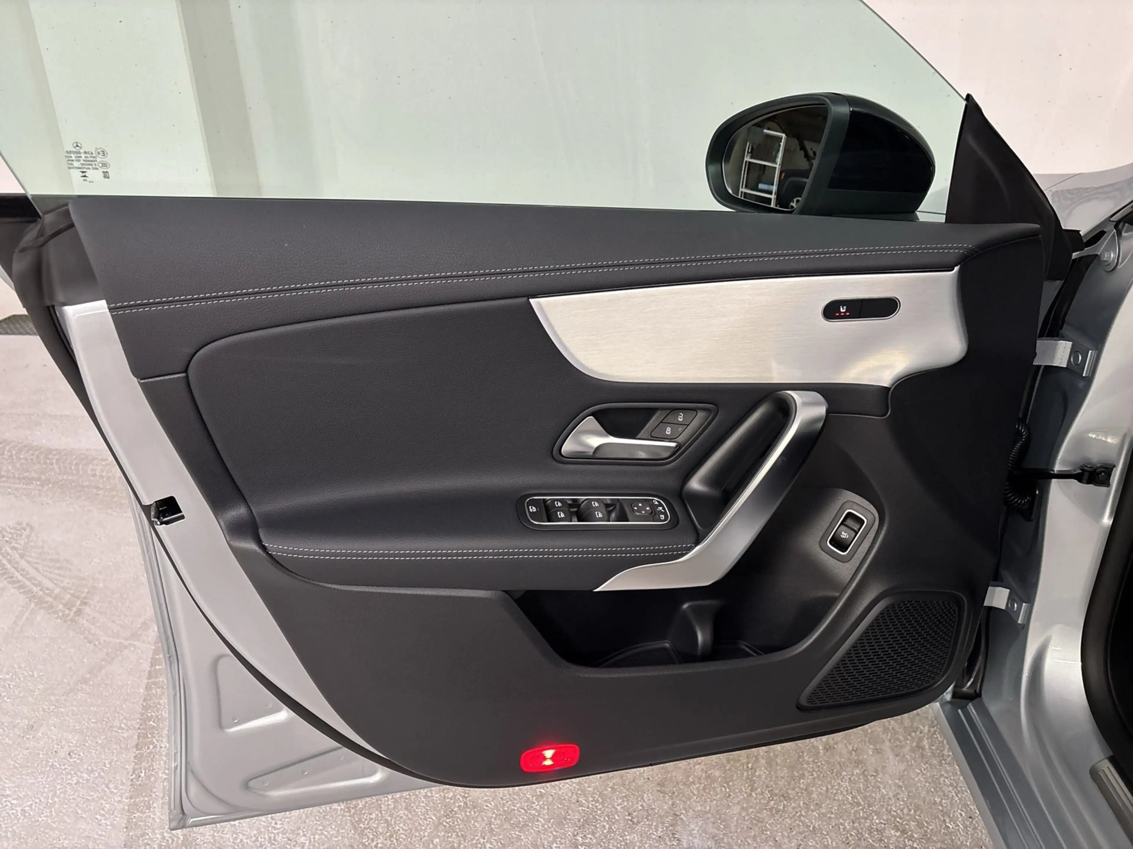 Mercedes-Benz CLA 180 Coupé Cam Navi SHZ — photo 11