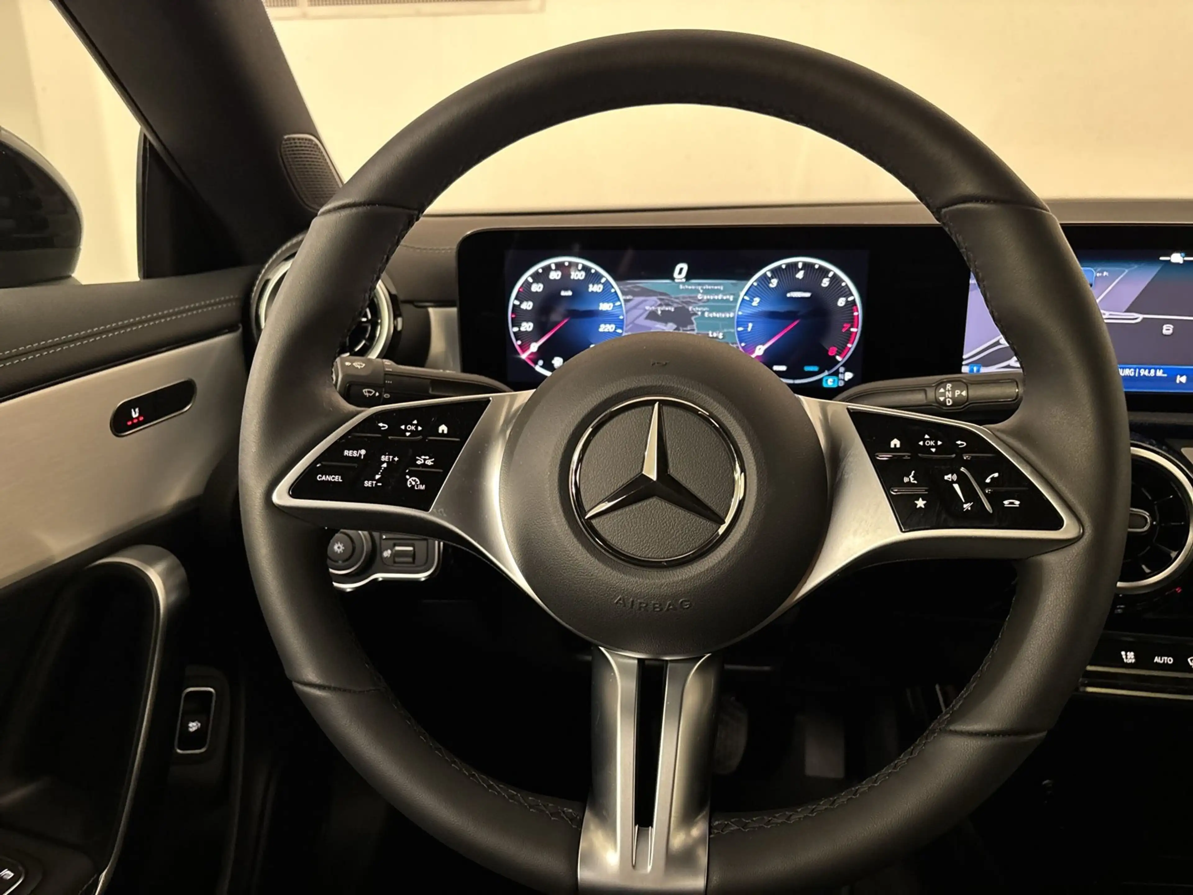 Mercedes-Benz CLA 180 Coupé Cam Navi SHZ — photo 9