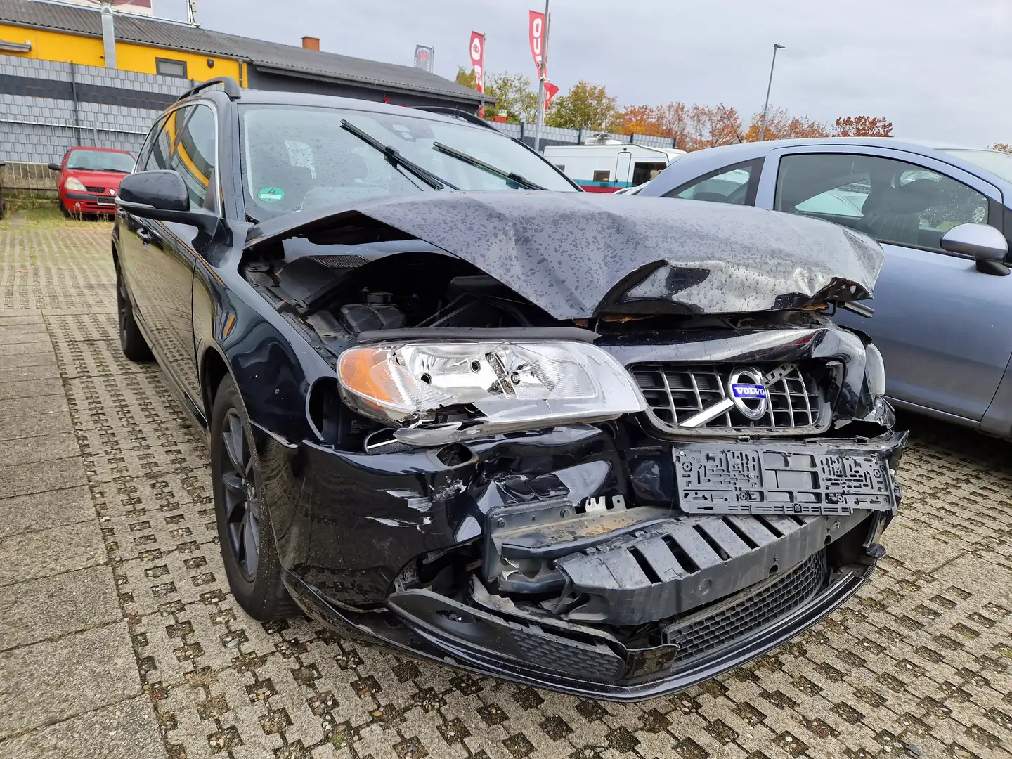 Volvo V70 Kinetic Unfall wagen Schwarz - 2